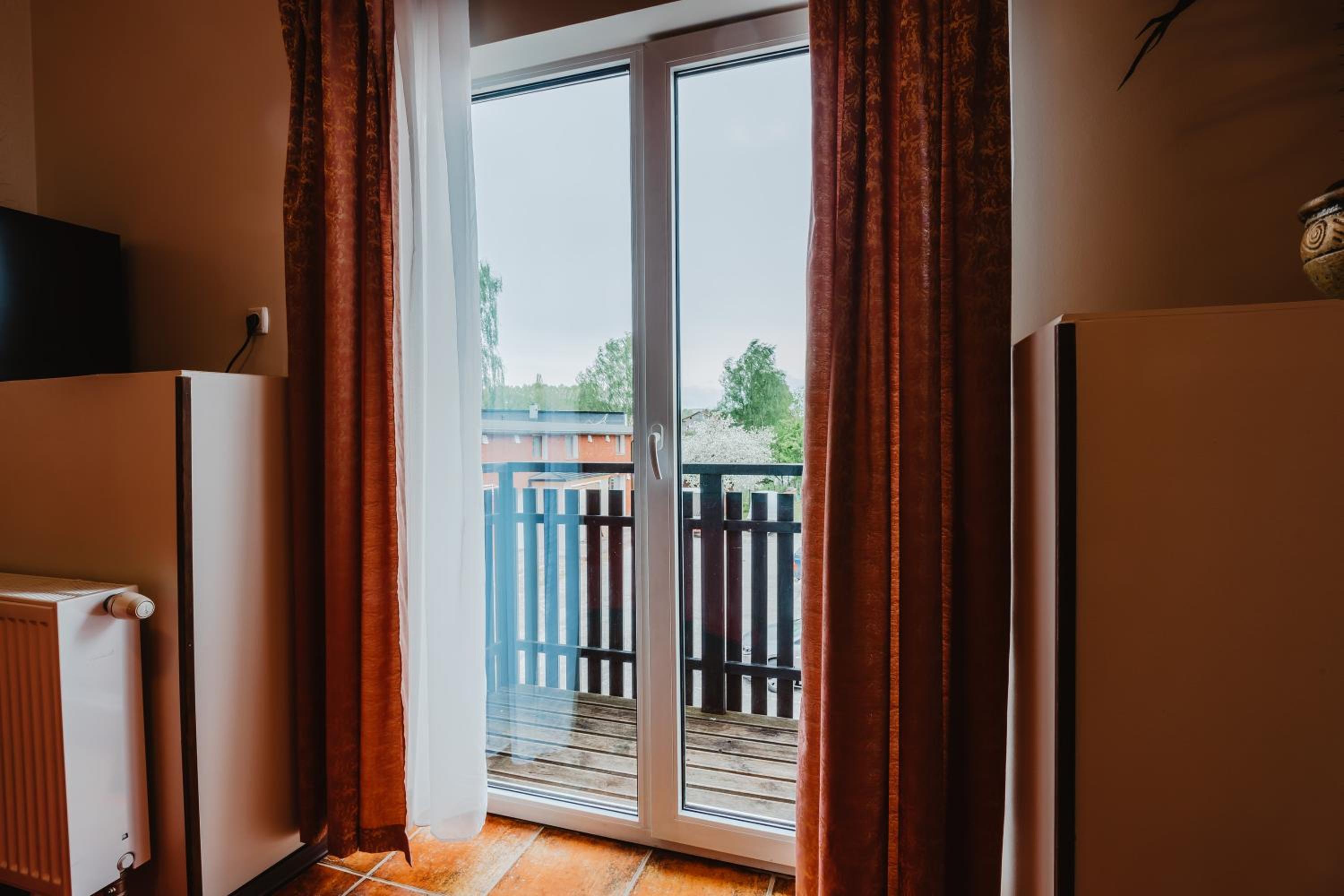 Junior Suite with Balcony - Photo 5