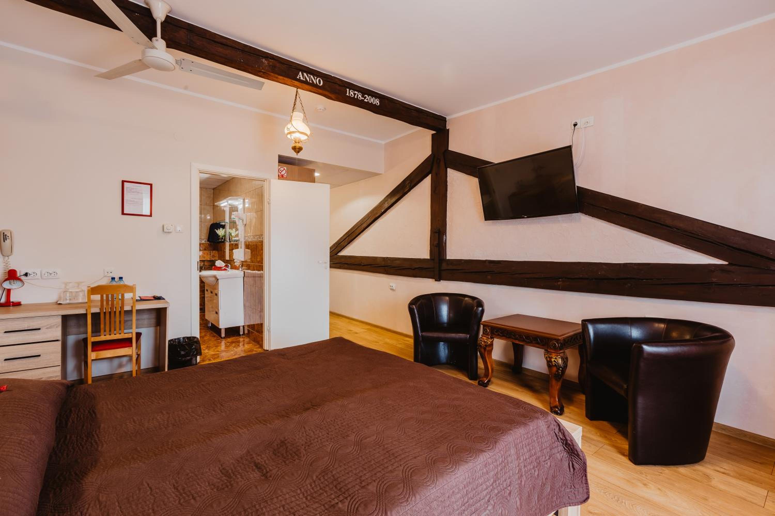 Junior Suite with Balcony - Photo 3