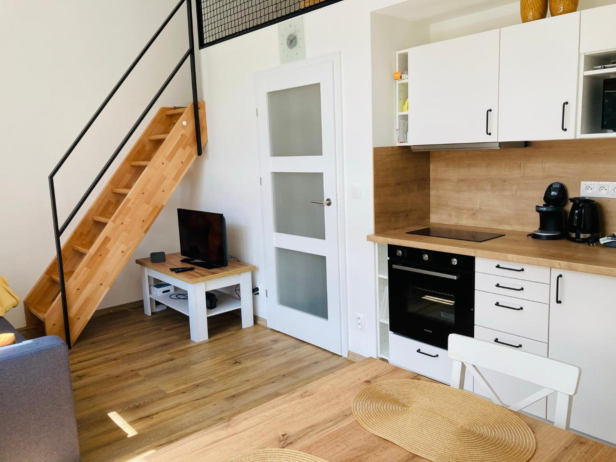 Apartment - Split Level - Photo 14