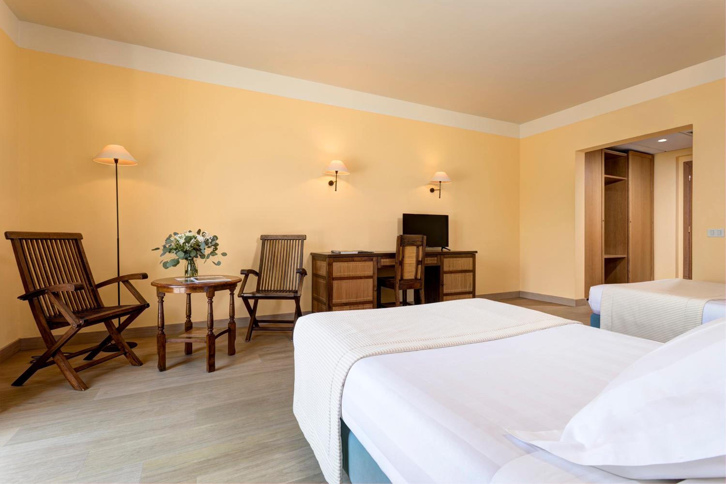 Twin Room with Sea View - Photo 2