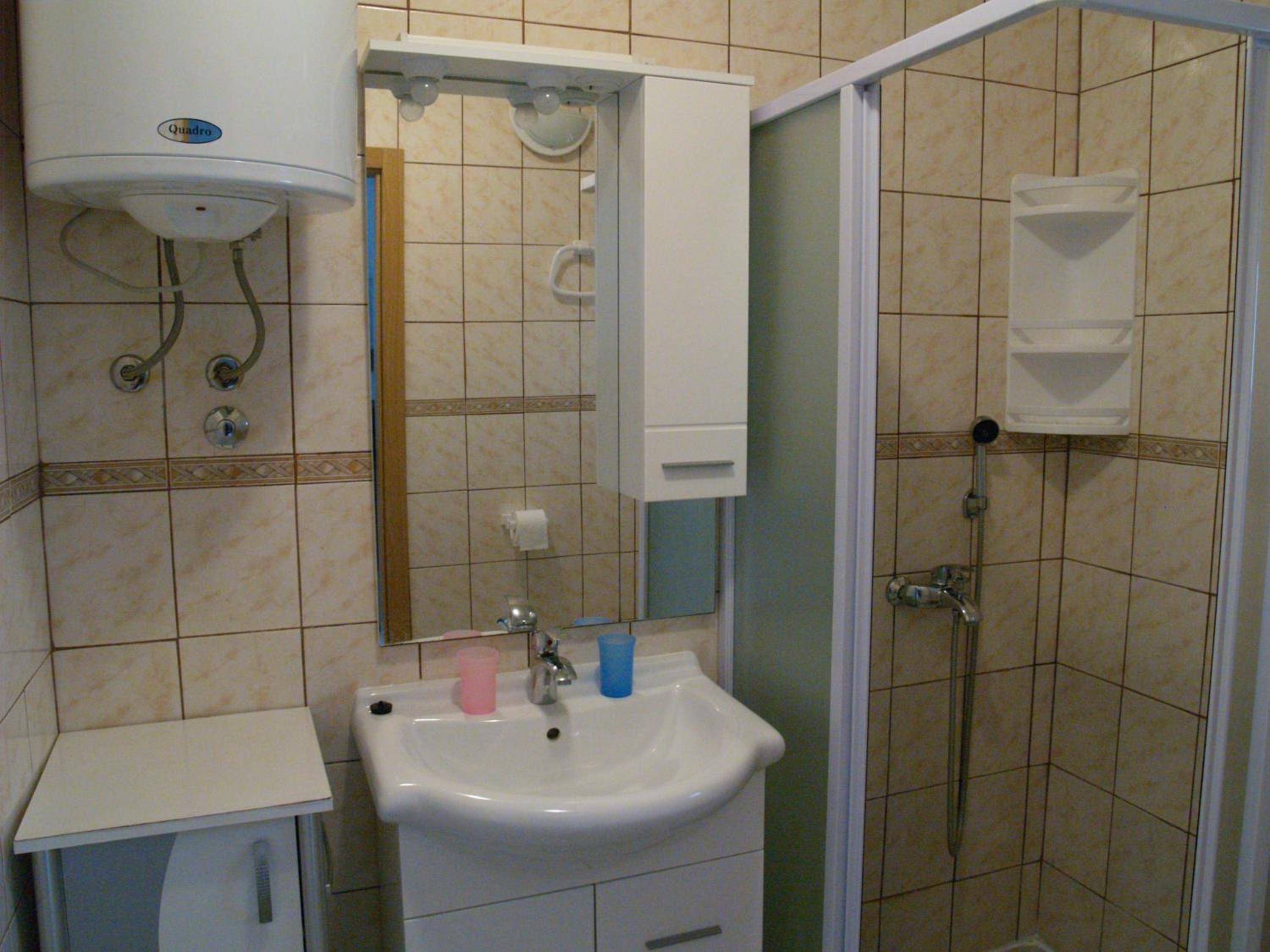 One-Bedroom Apartment with Terrace - Photo 5