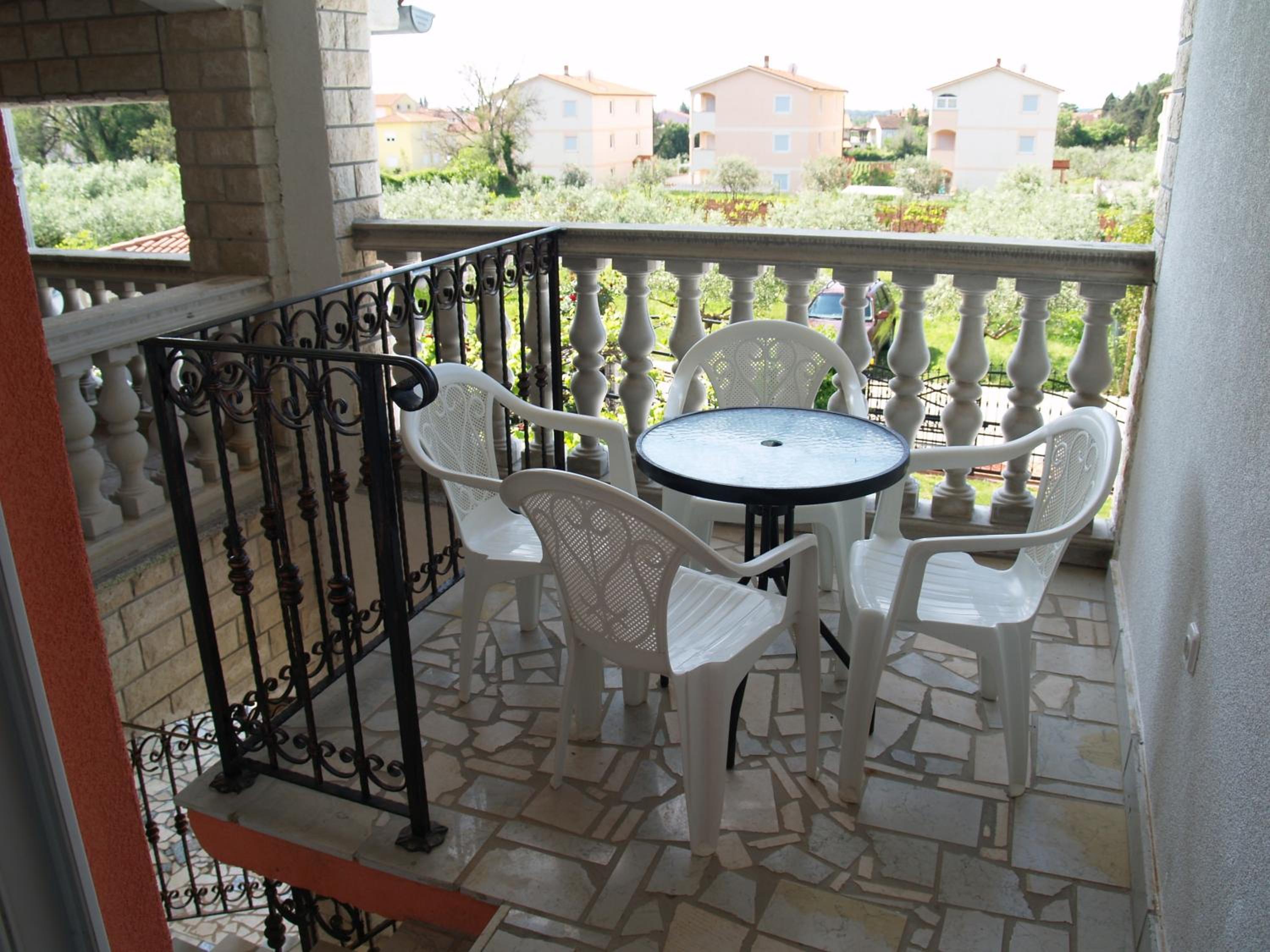 One-Bedroom Apartment with Balcony - Photo 6