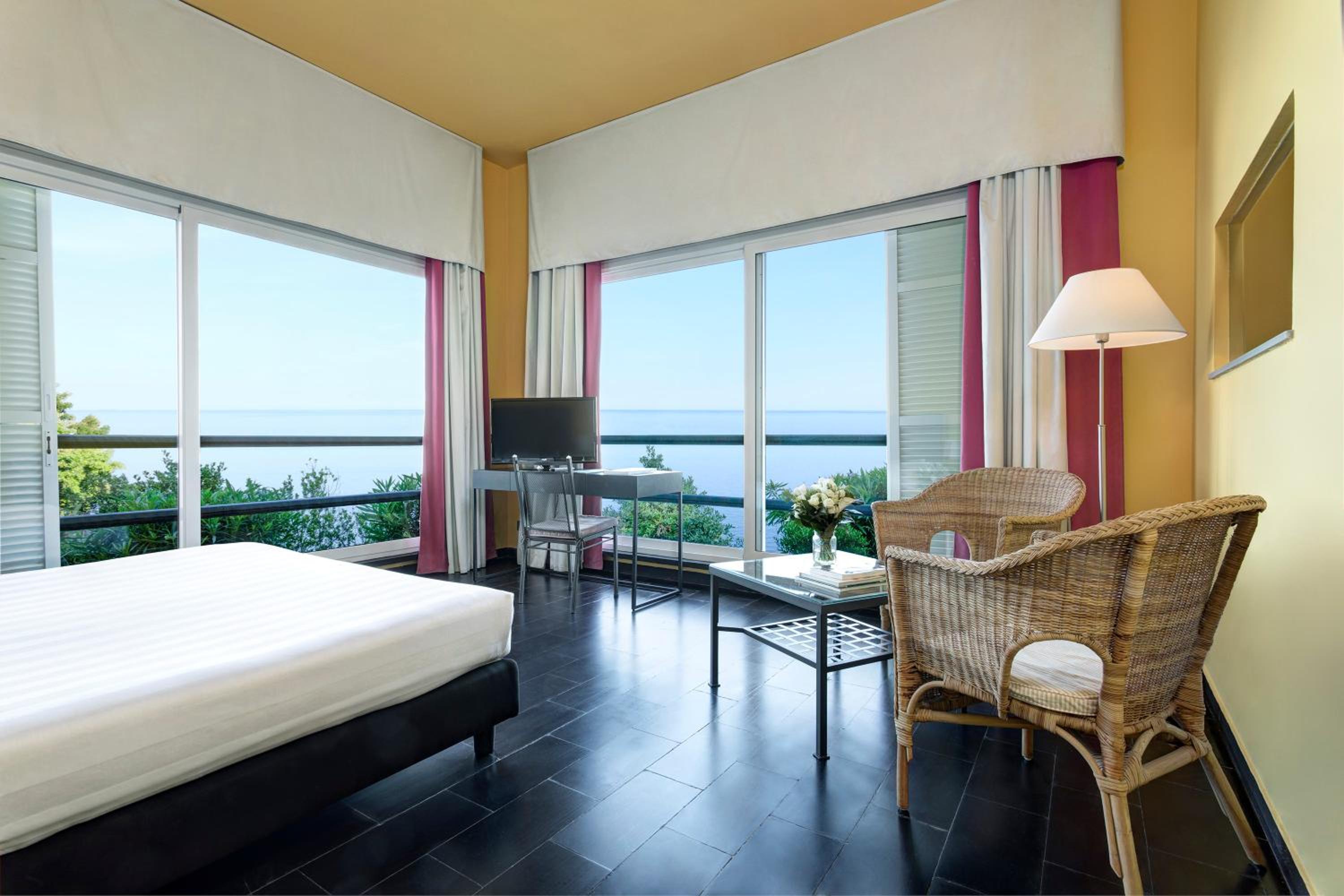 Double Room with Sea View - Photo 4