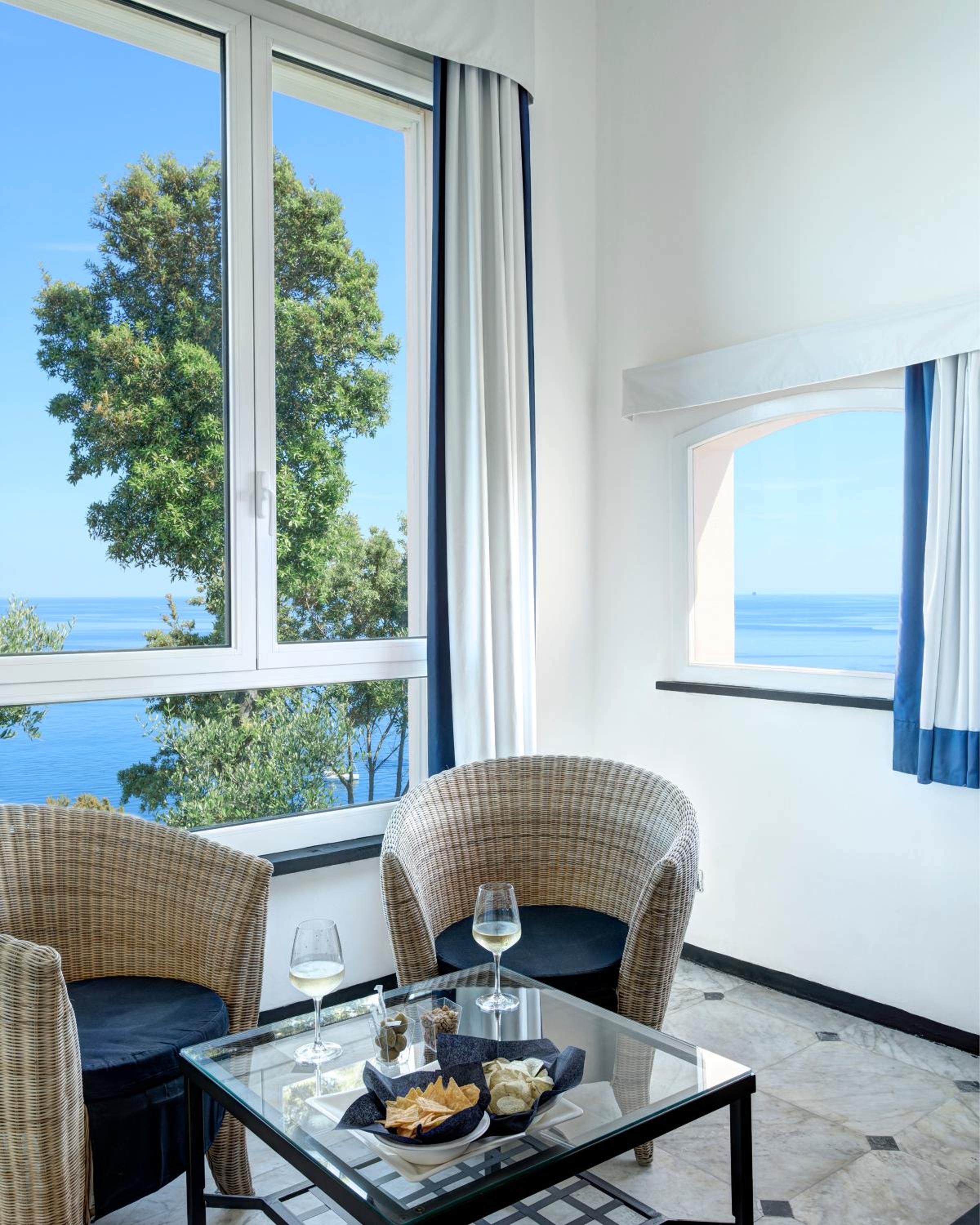 Double Room with Sea View - Photo 2