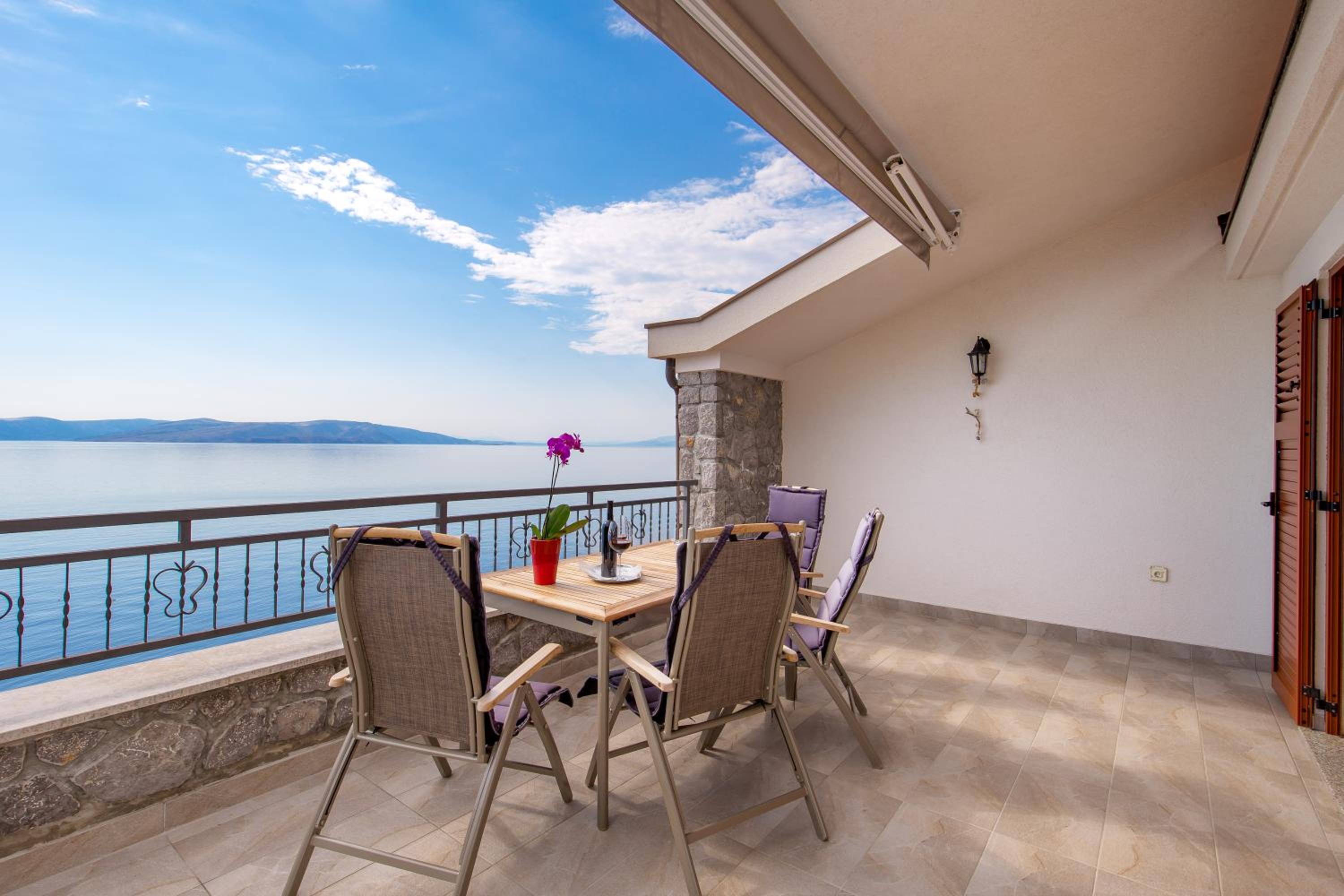 Two-Bedroom Apartment with Terrace and Sea View photo 3