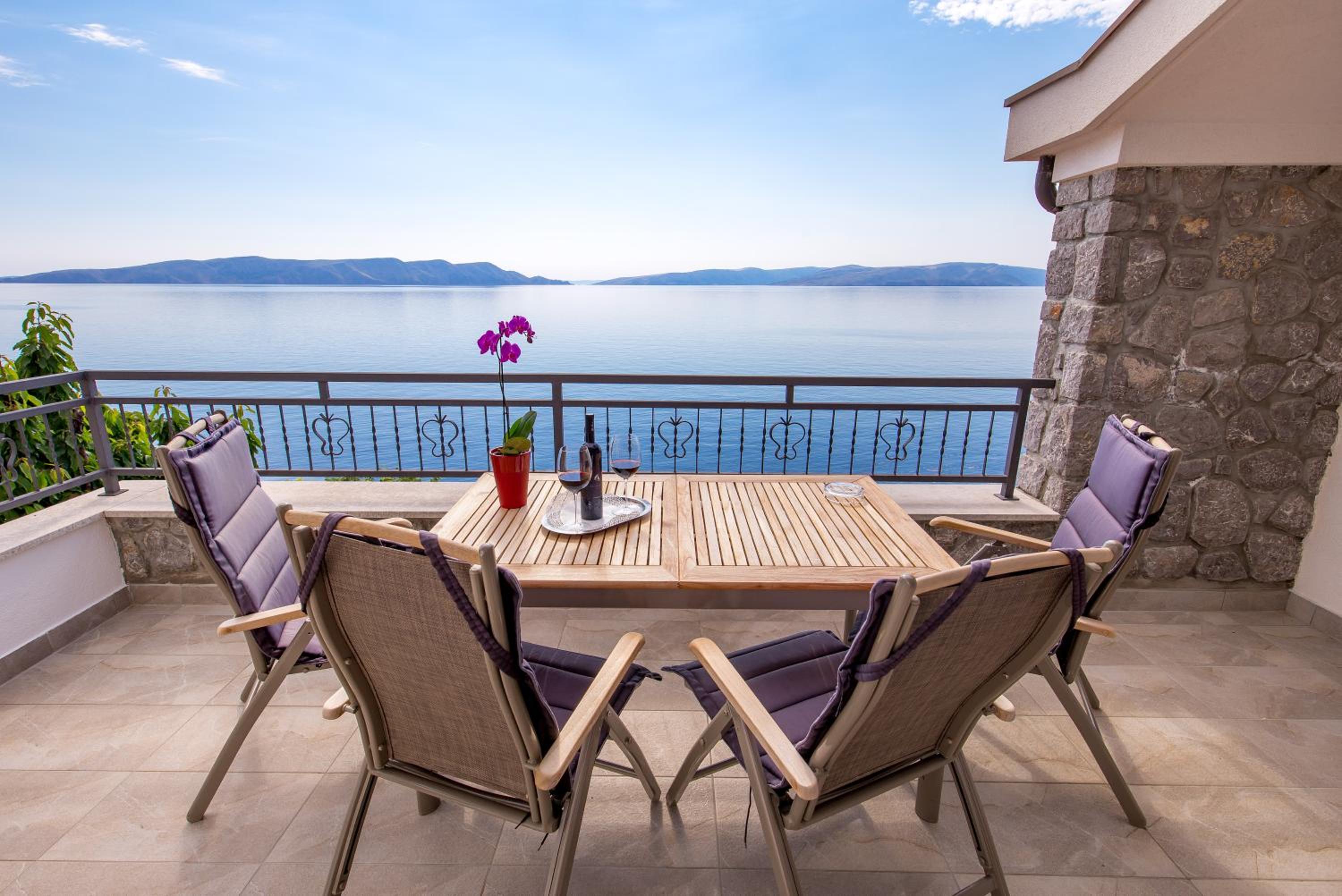 Two-Bedroom Apartment with Terrace and Sea View photo 2