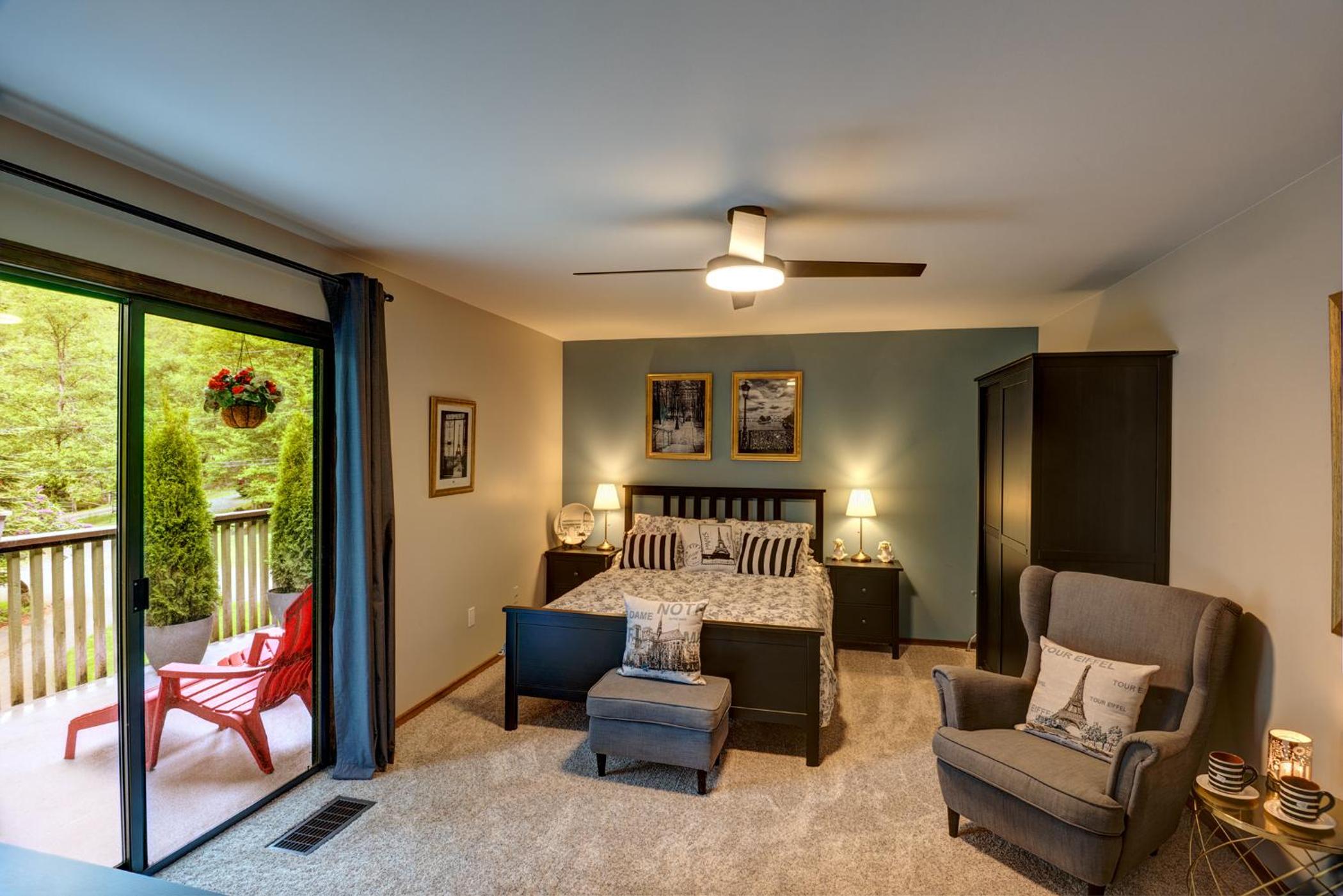 Queen Room with Balcony photo 1