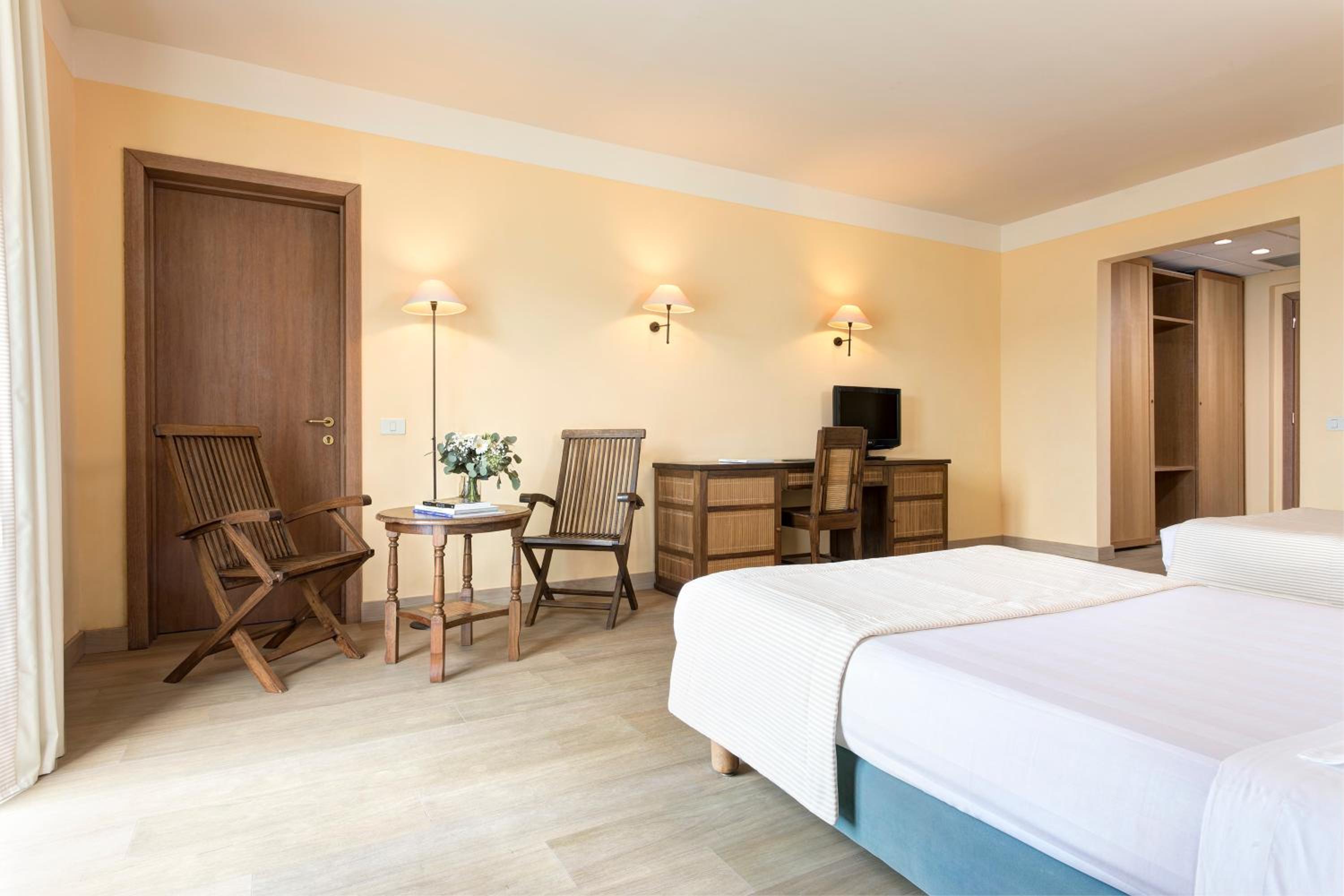 Twin Room with Sea View and Balcony - Photo 4