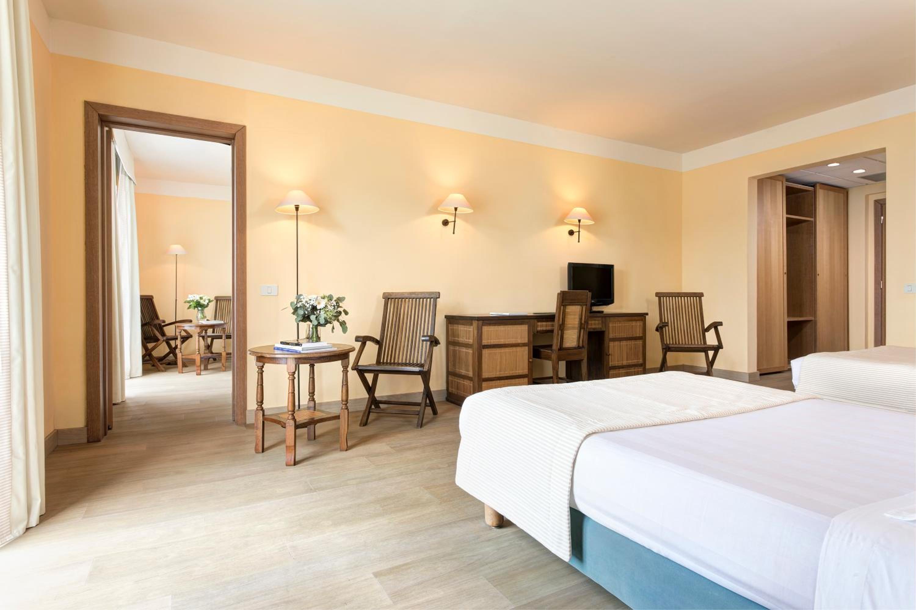 Twin Room with Sea View - Photo 3