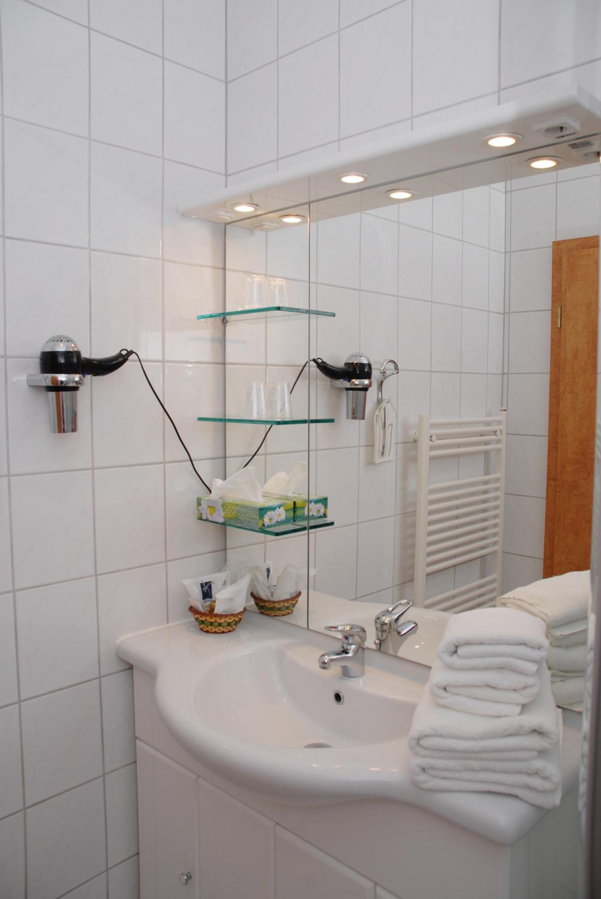 Double Room - Photo 12