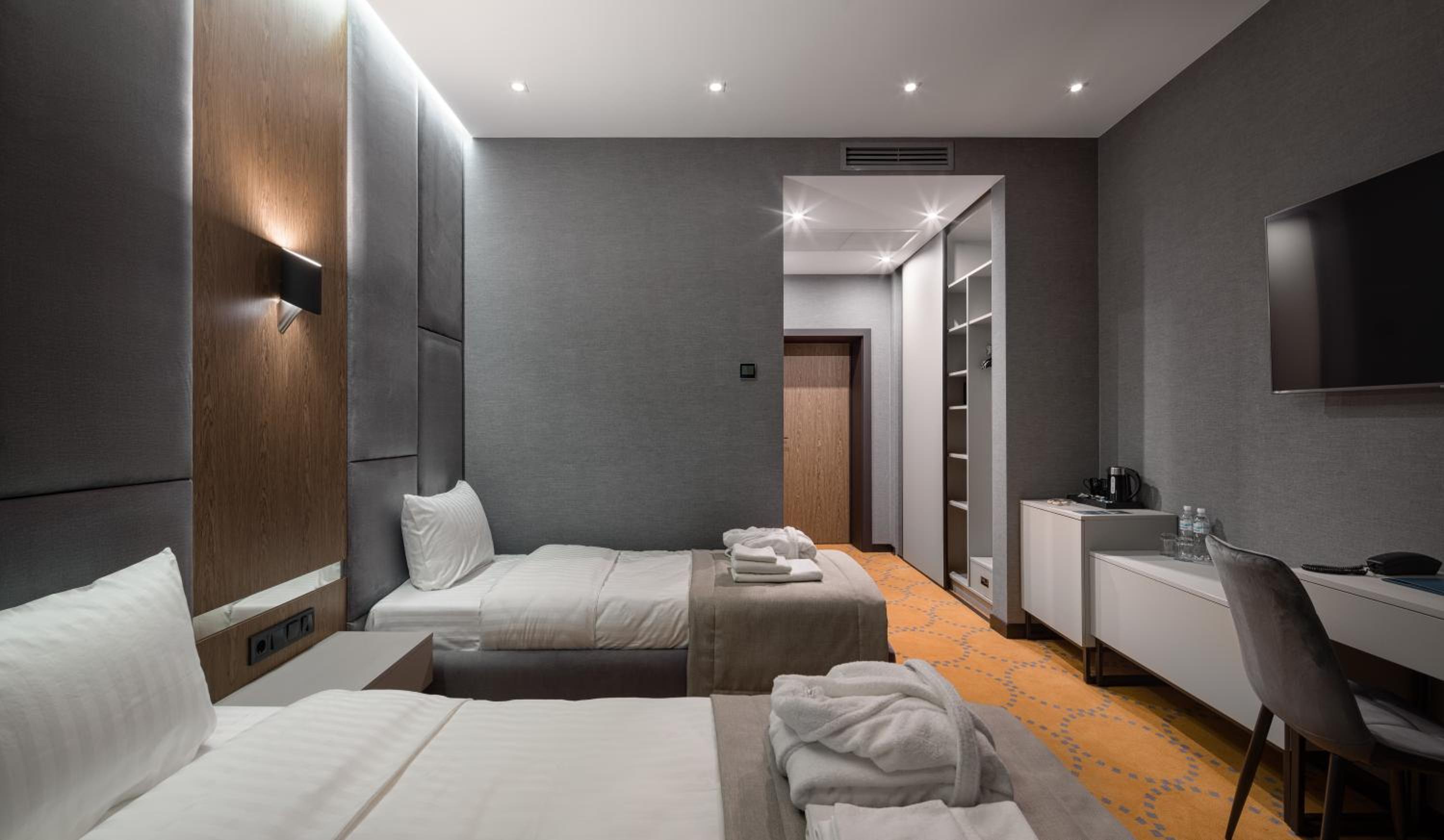 Standard Twin Room photo 3