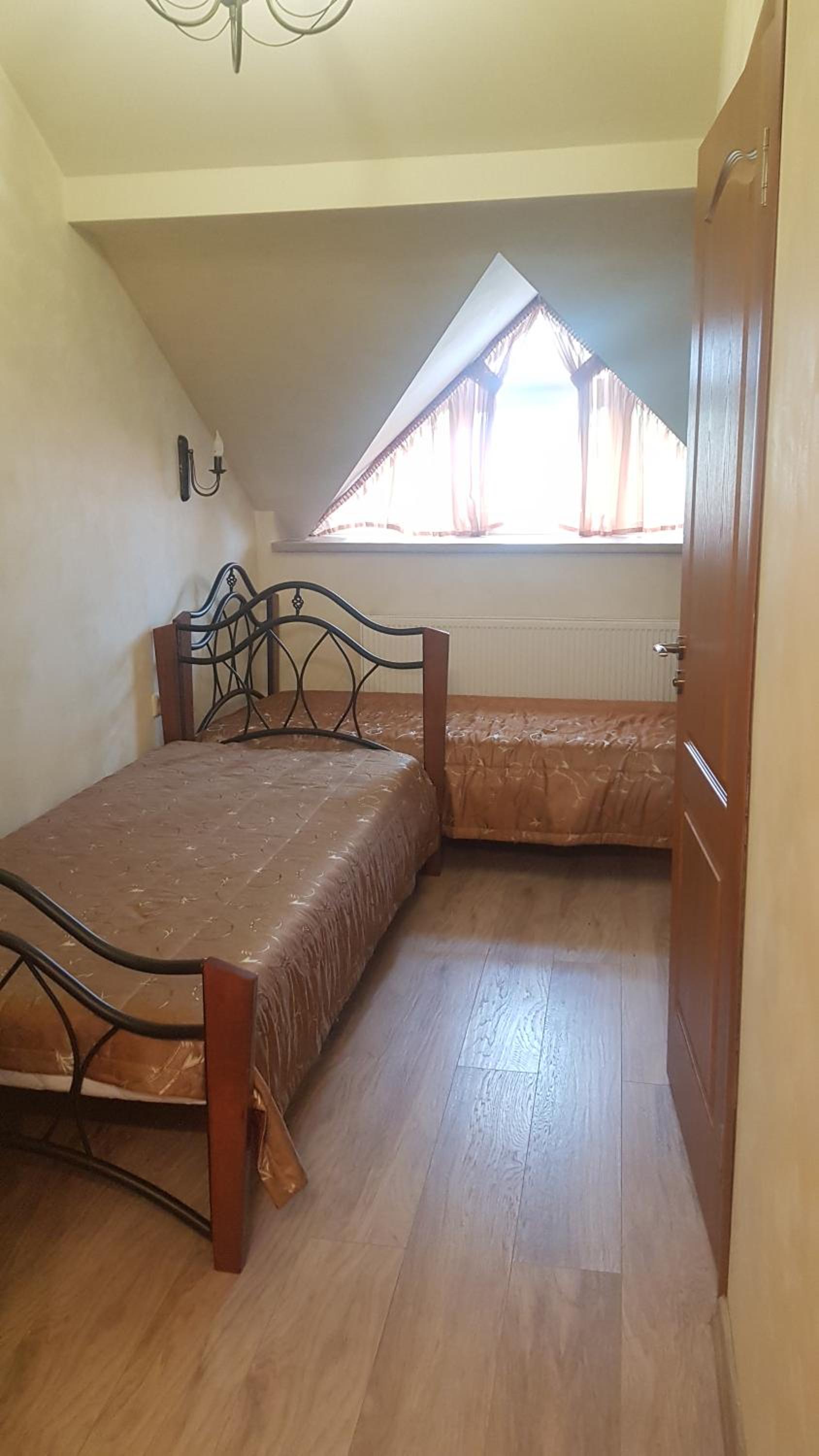 Twin Room with Shower - Photo 2