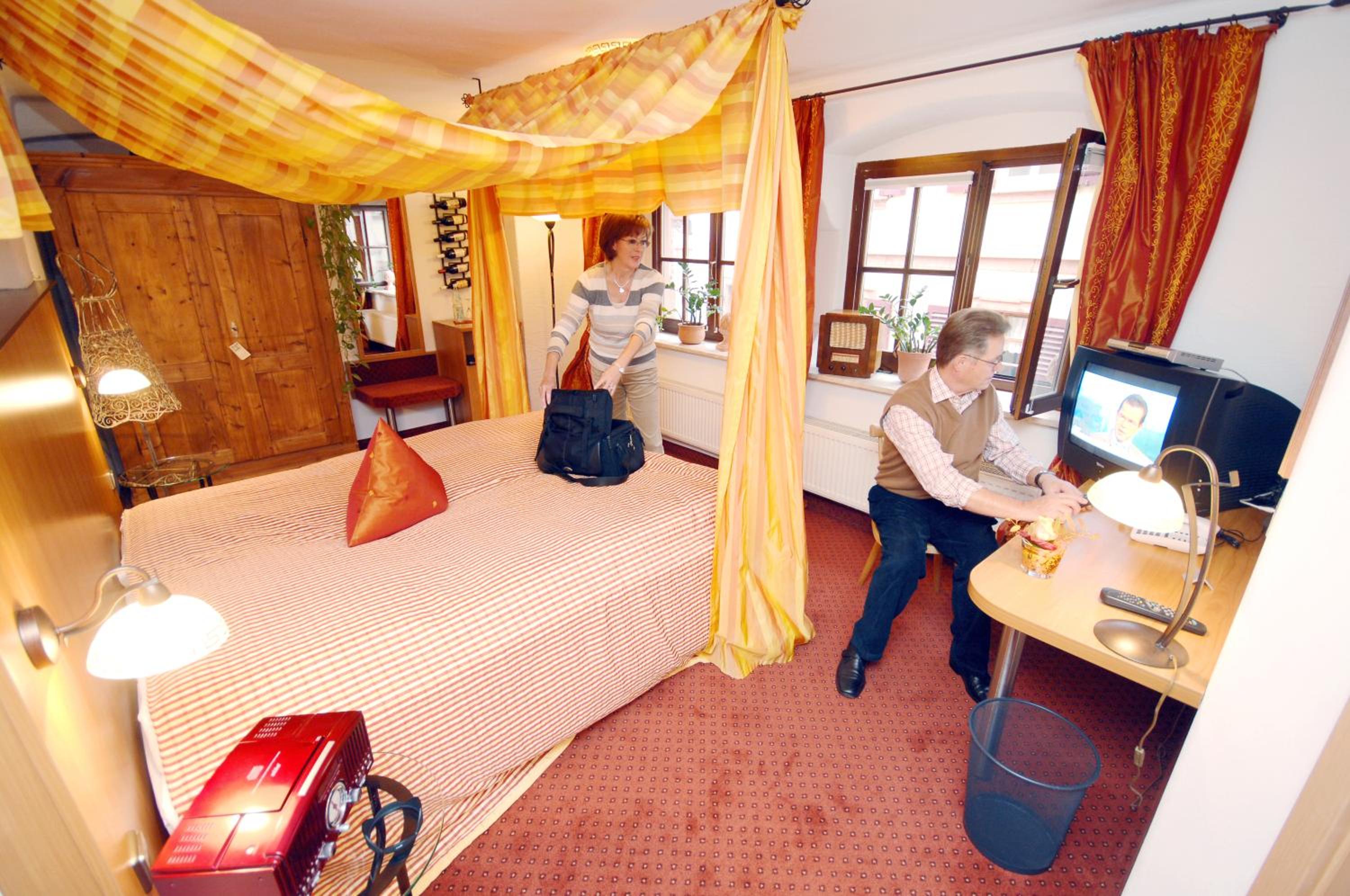 Large Double Room - Photo 2
