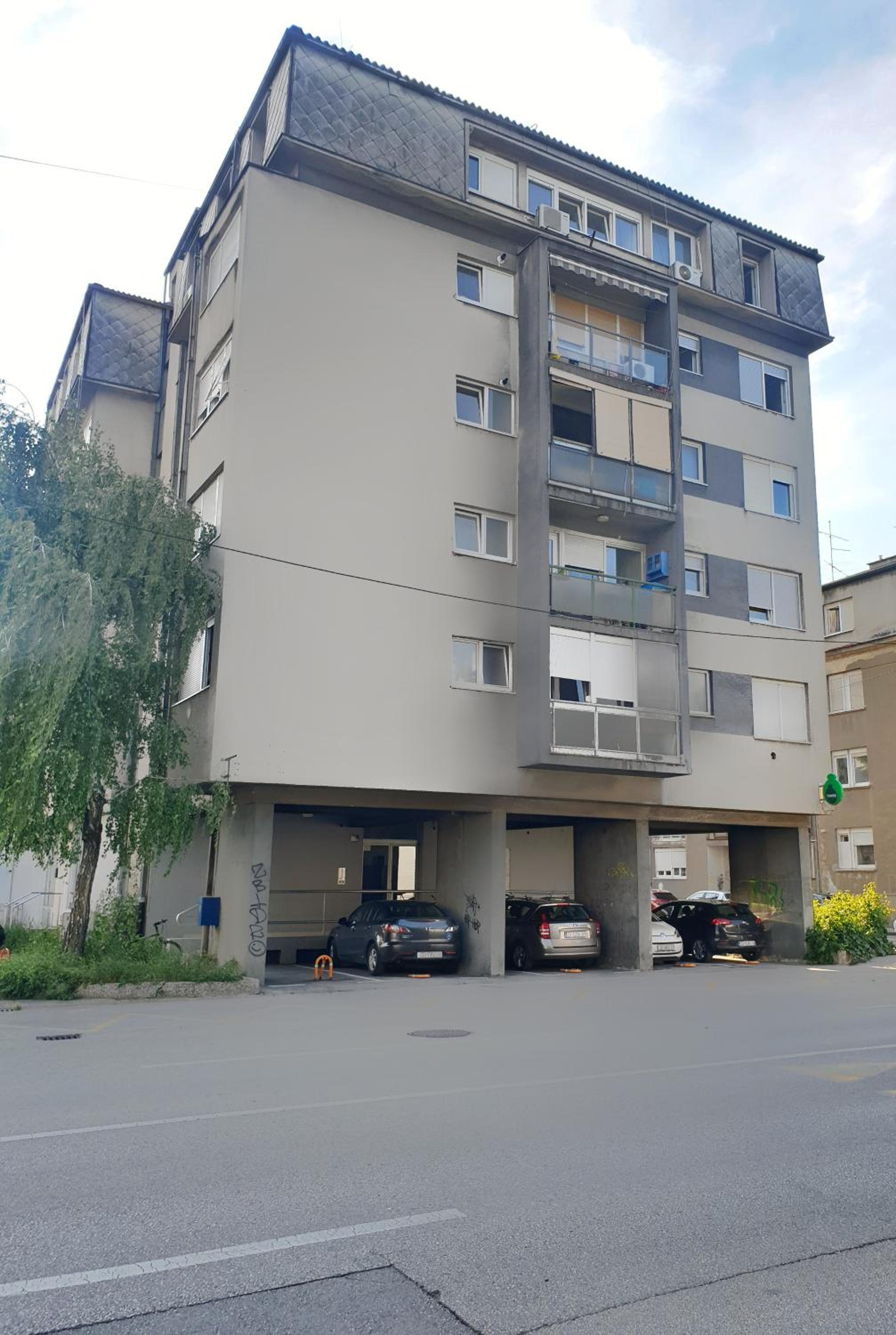 One-Bedroom Apartment - Photo 2