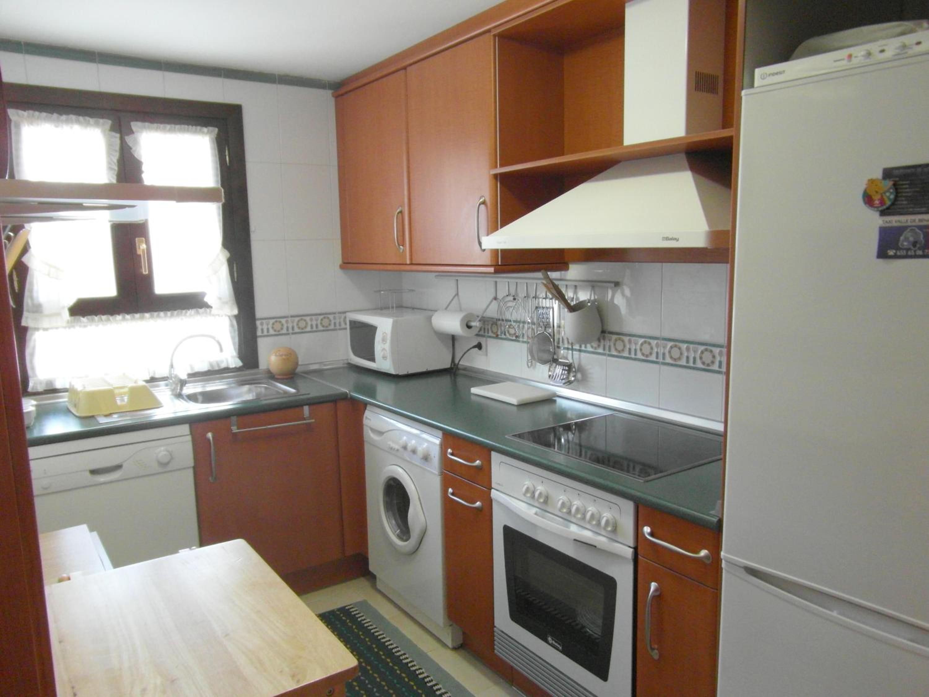 Four-Bedroom House photo 2