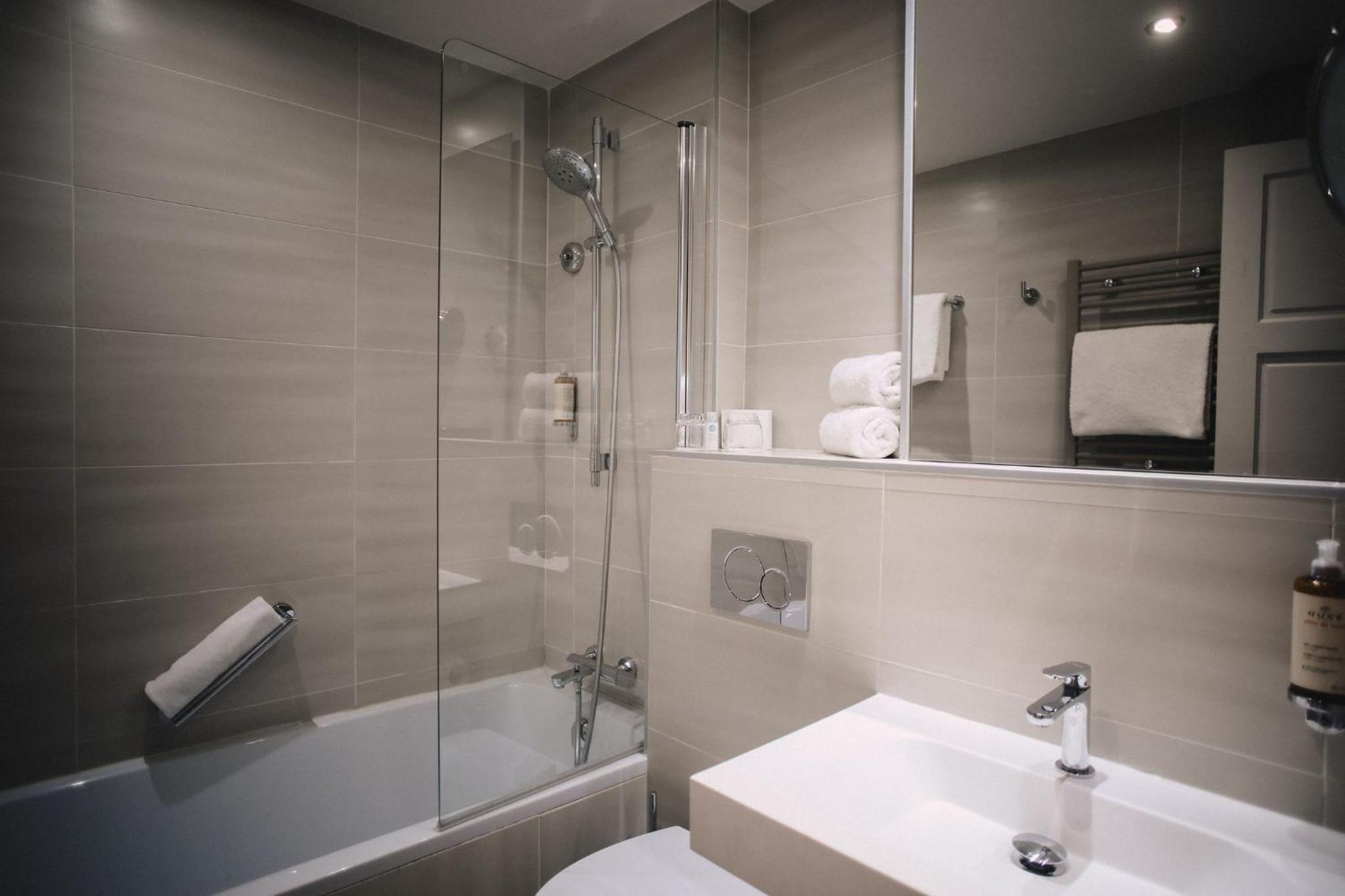 Comfort Queen Room - Non-Smoking  - Photo 4