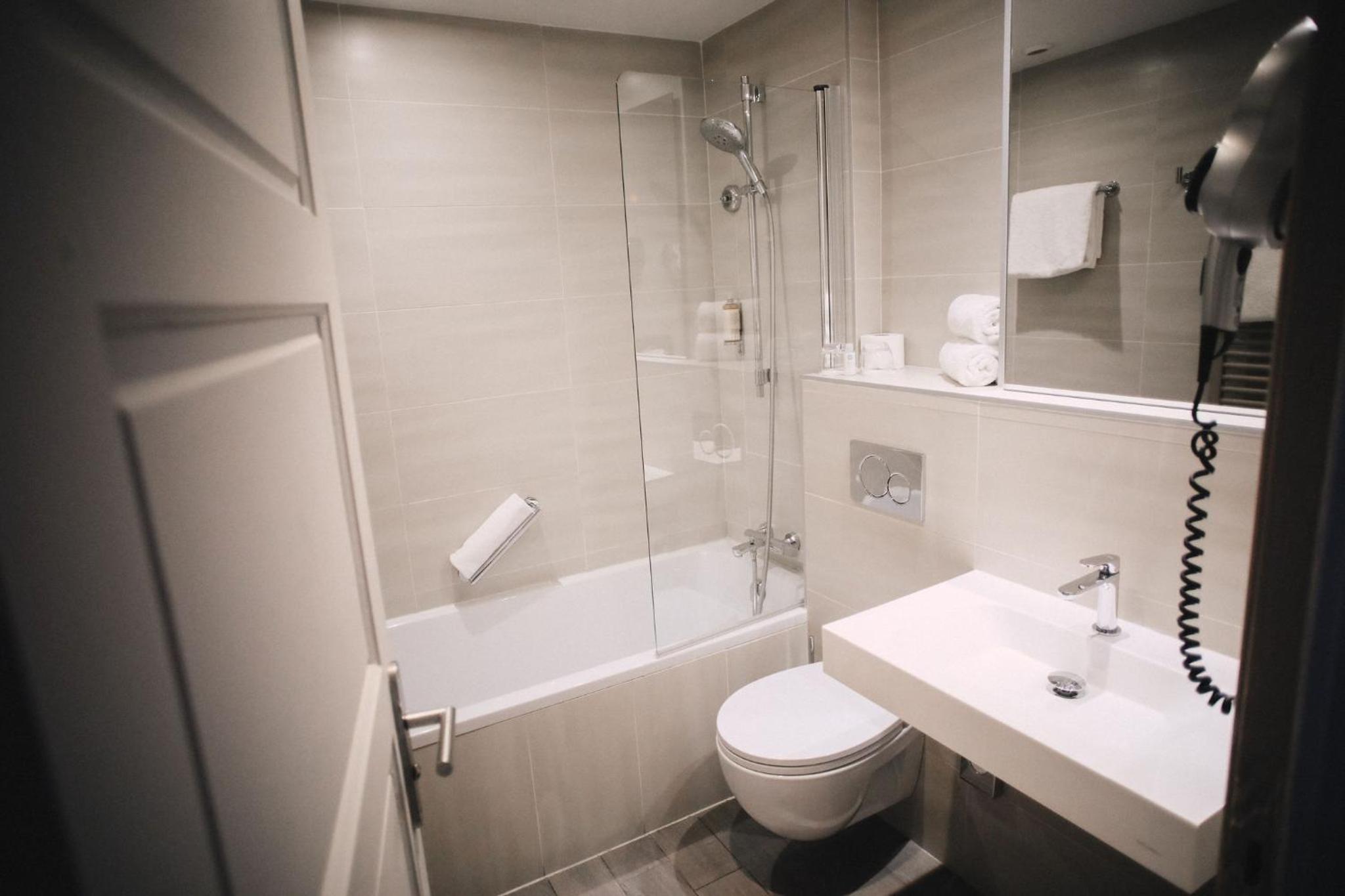 Comfort Queen Room - Non-Smoking  - Photo 2