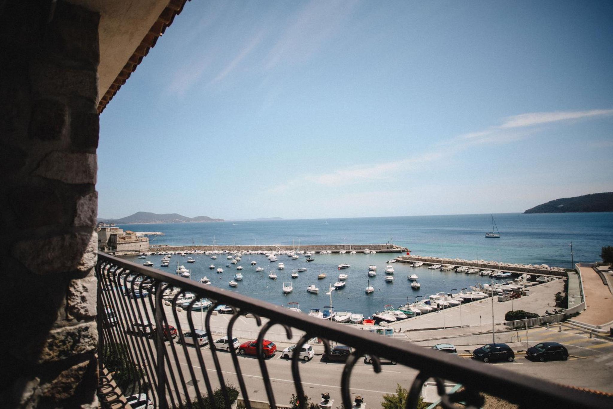 Junior Suite with Sea View Balcony - Photo 2
