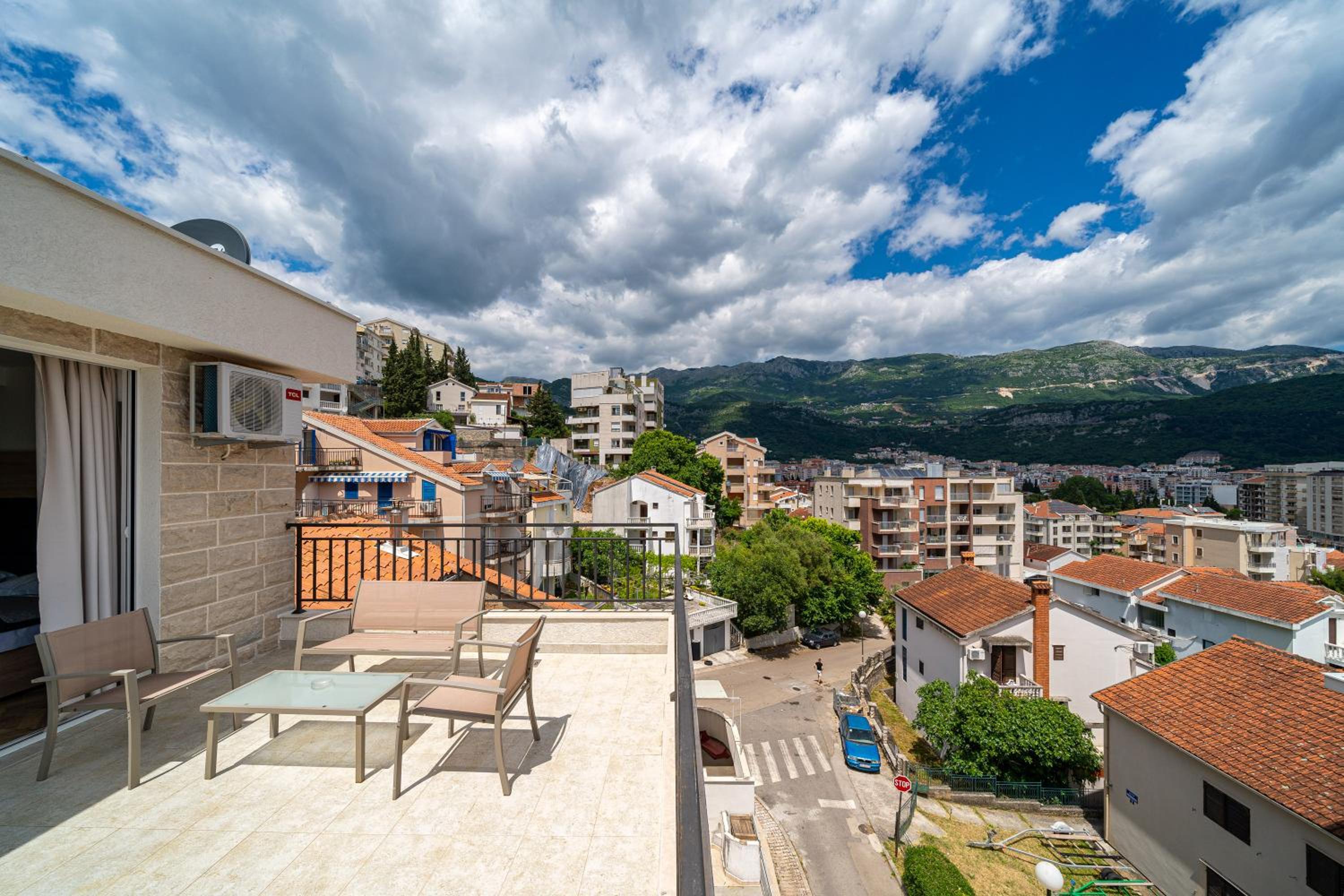 Studio Apartment with Terrace photo 3
