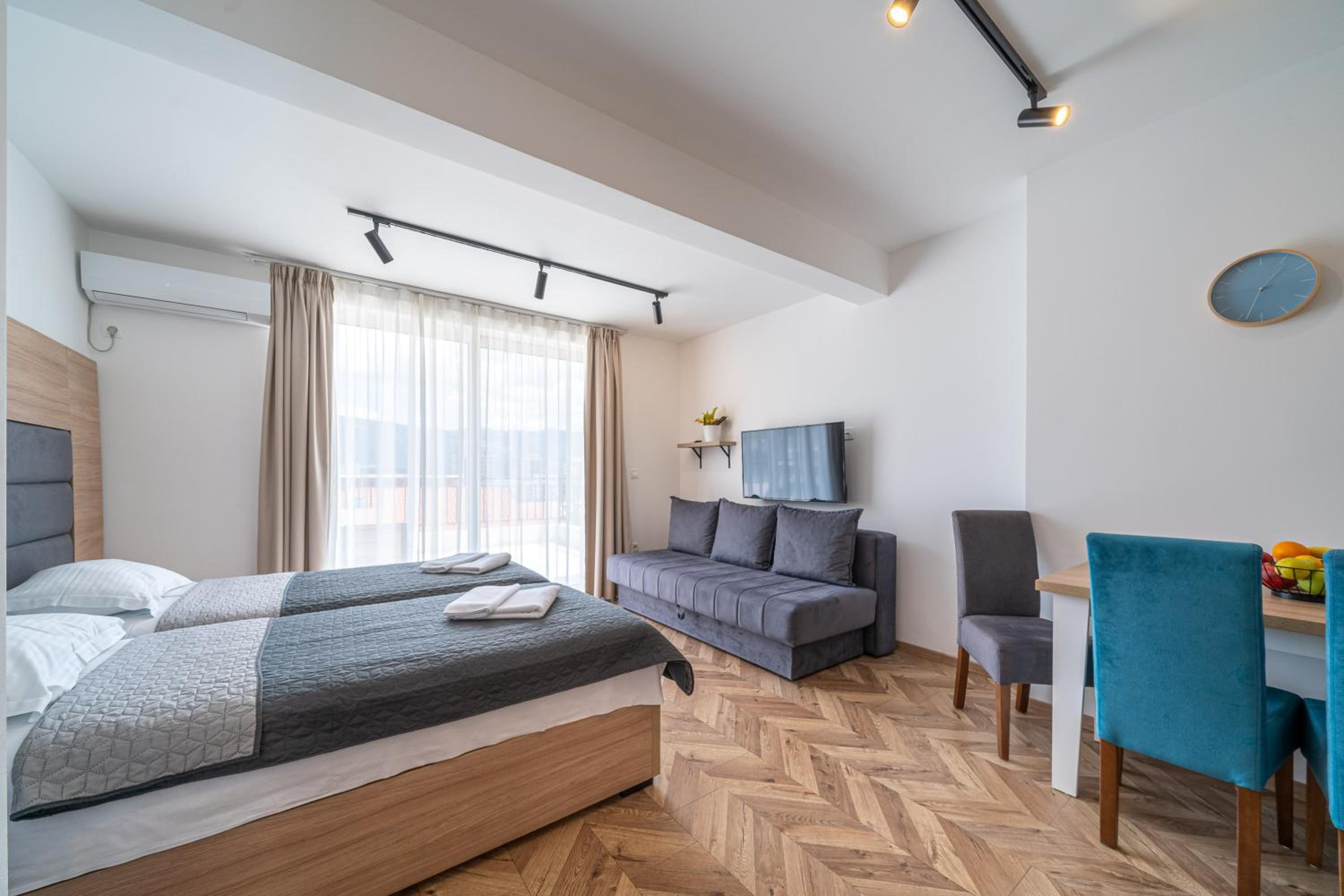 Studio Apartment with Terrace
