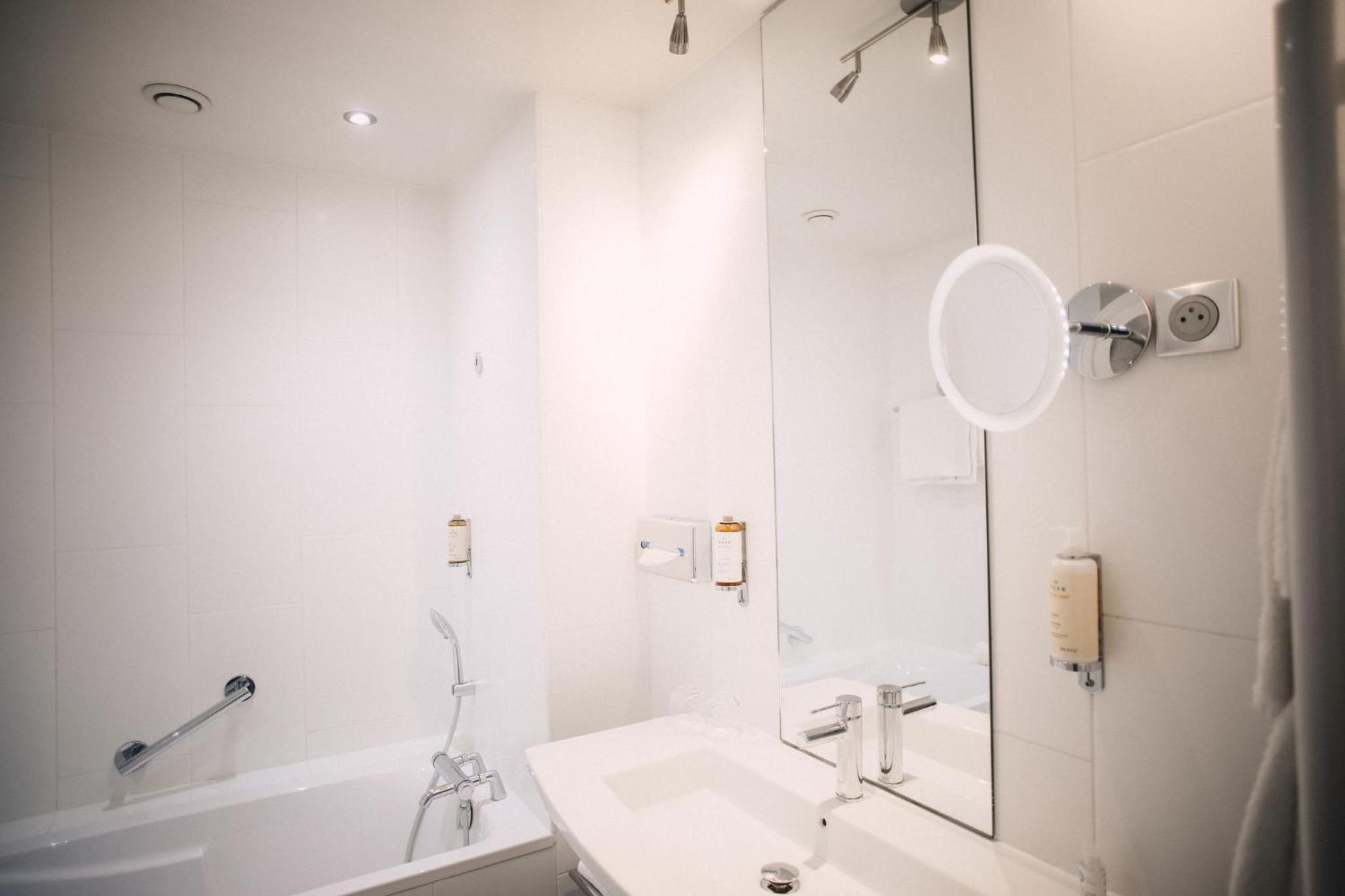 Superior Suite with Sea View - Photo 4