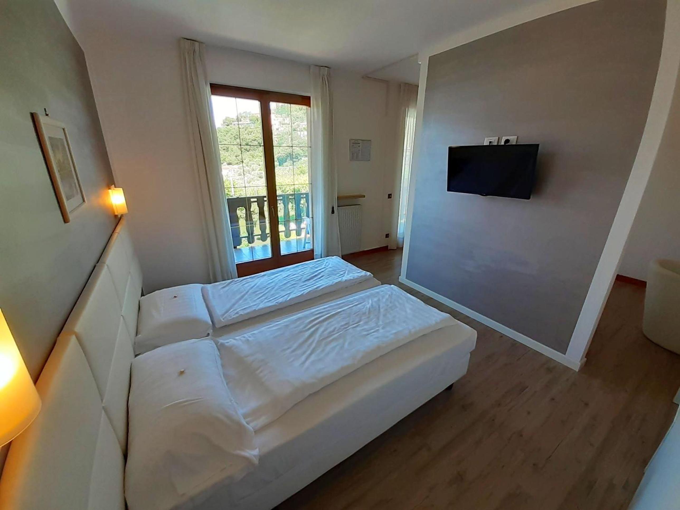 Junior Suite with Balcony photo 3