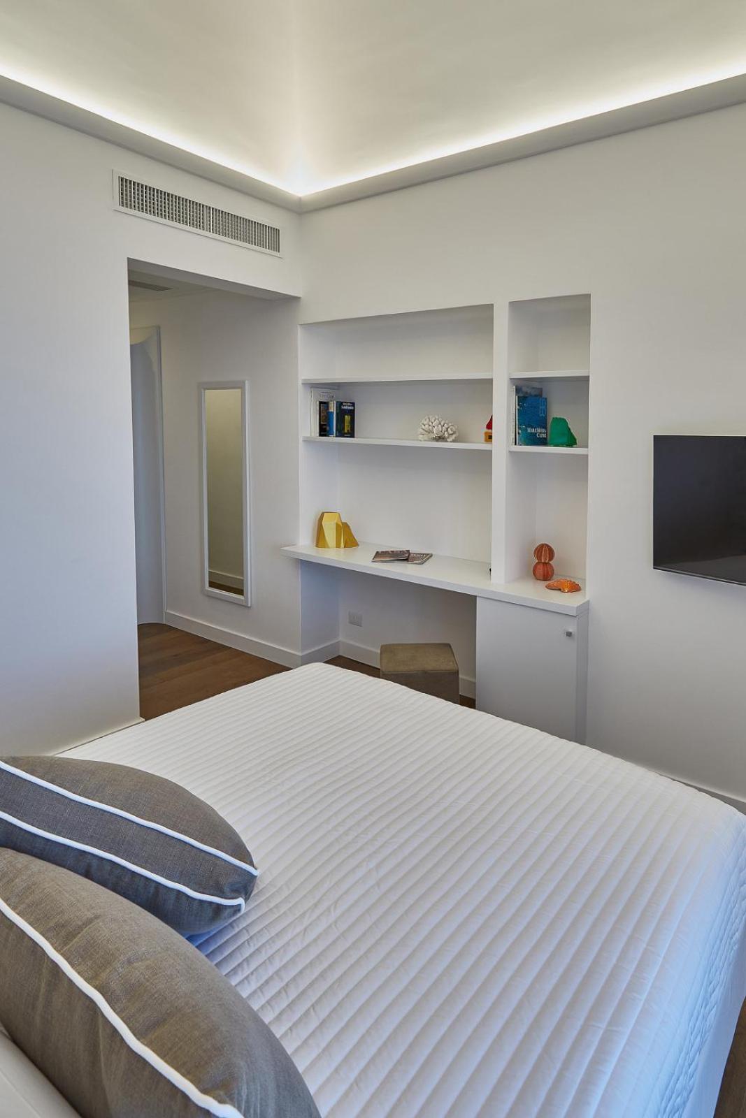 Deluxe Double Room with Balcony and Sea View photo 2