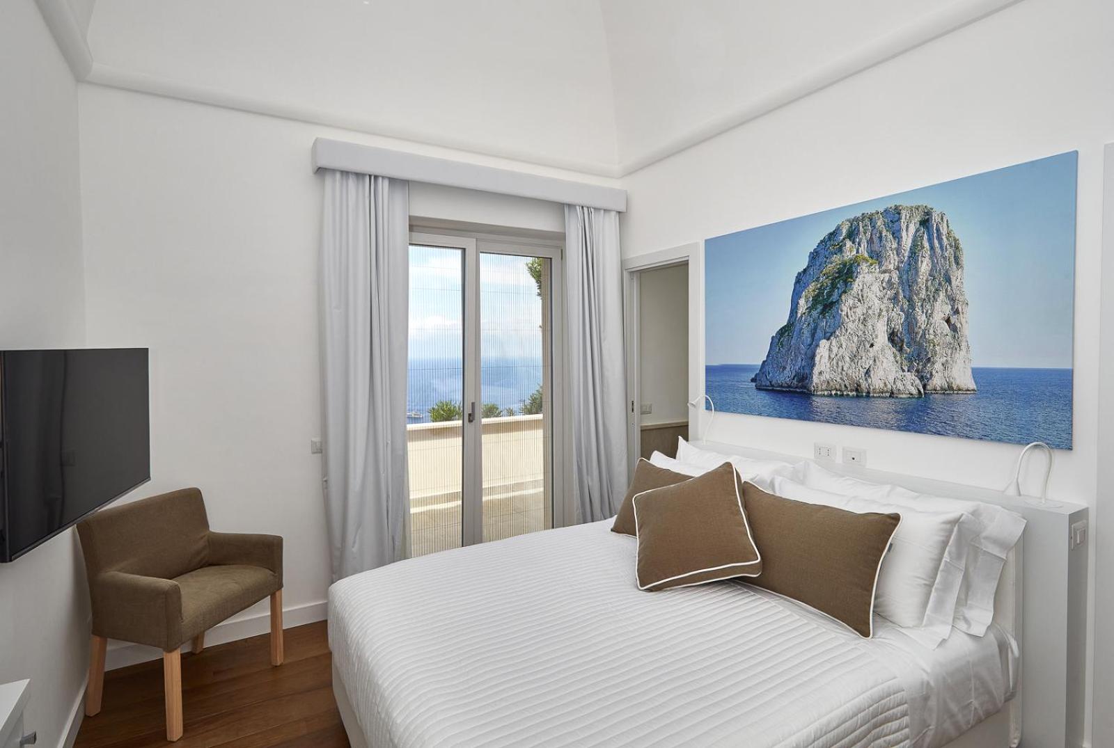 Deluxe Double Room with Balcony and Sea View photo 3