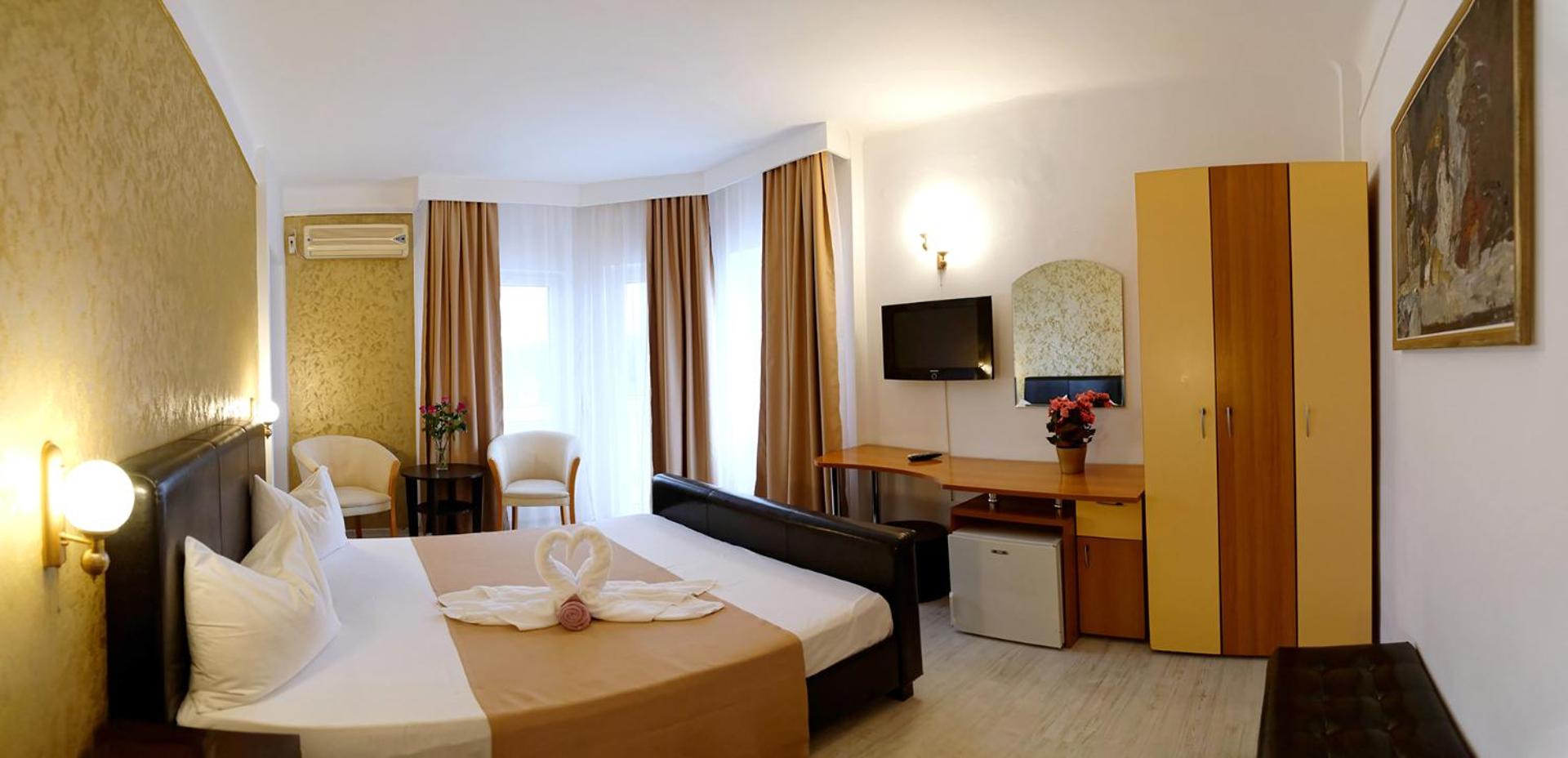 Double Room with large double bed and Sea View - Photo 2