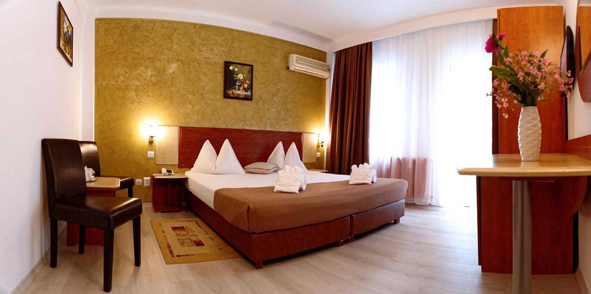 Double Room with large double bed - Photo 2
