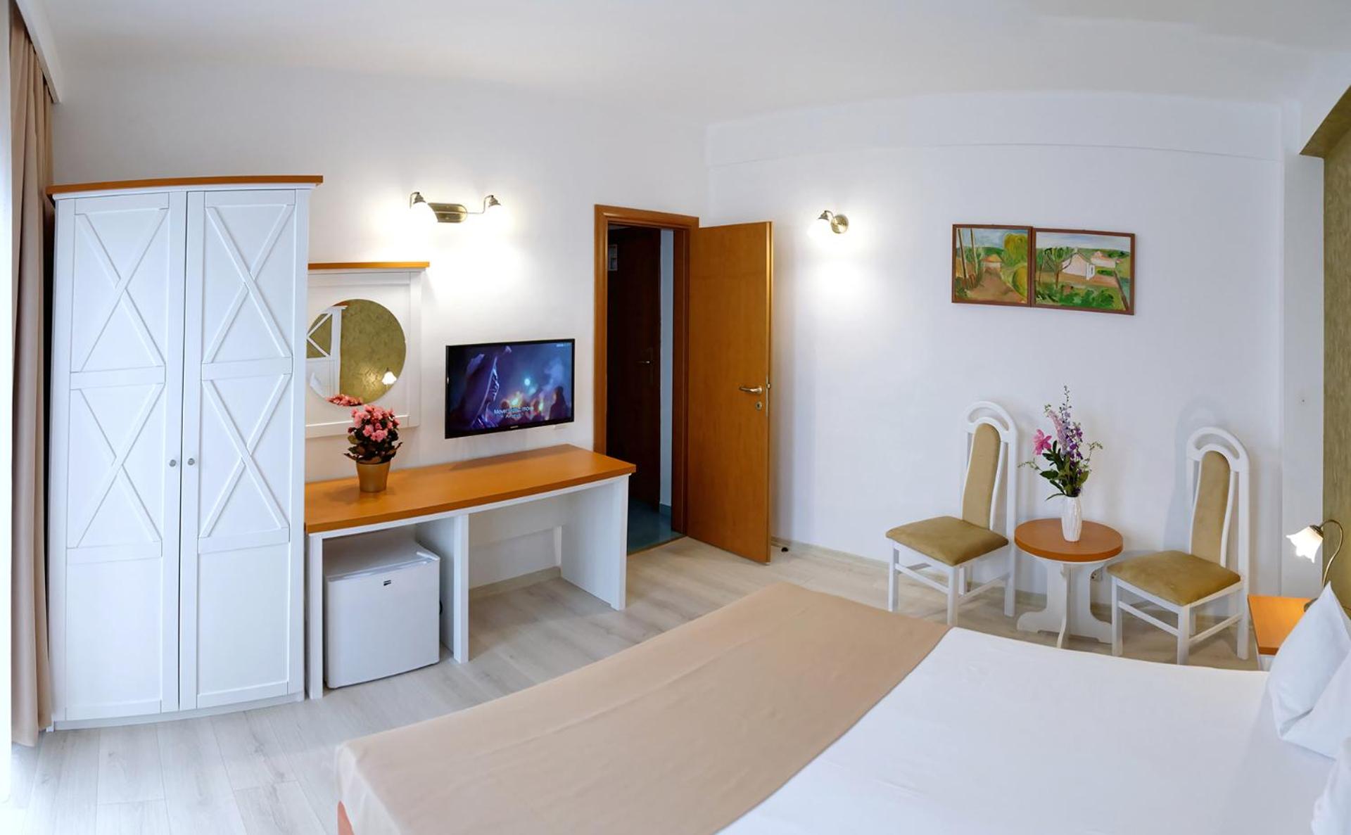 One Bedroom Suite with Sea View - Photo 1