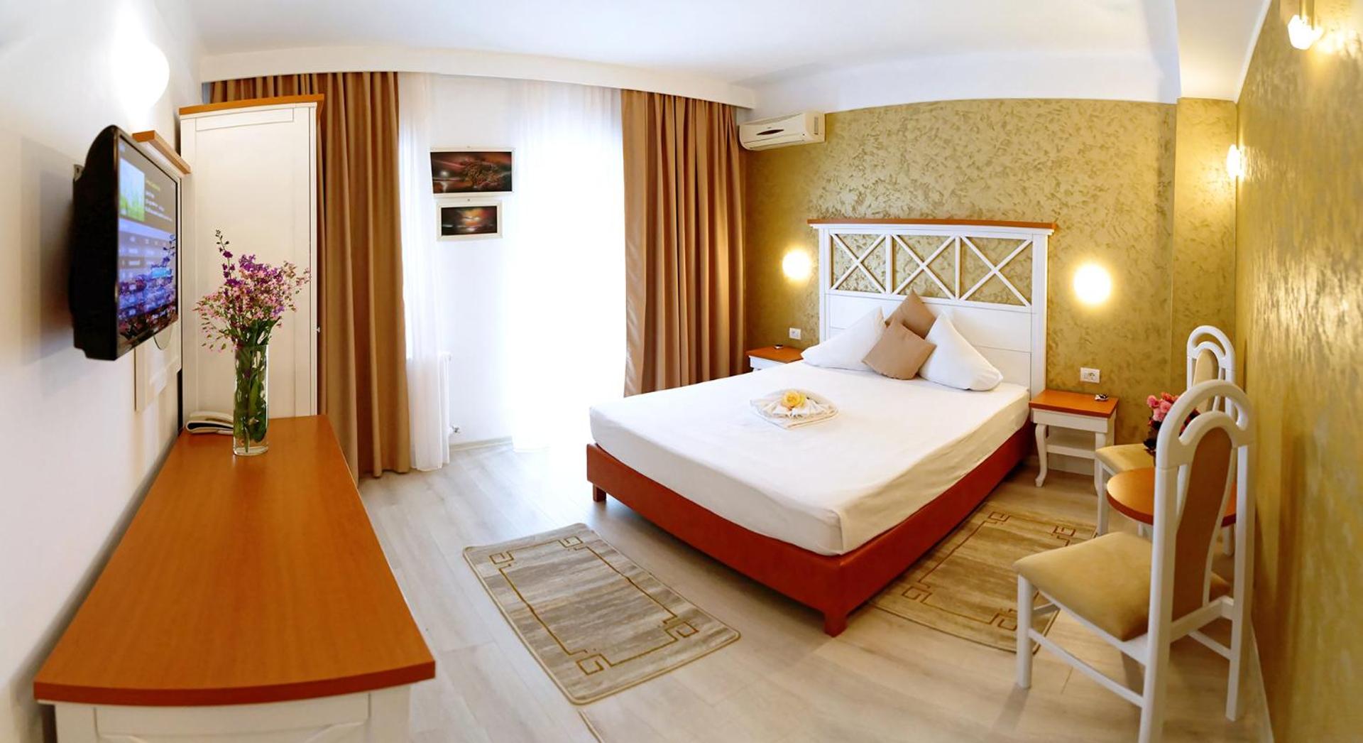 Double Room with large double bed - Photo 4