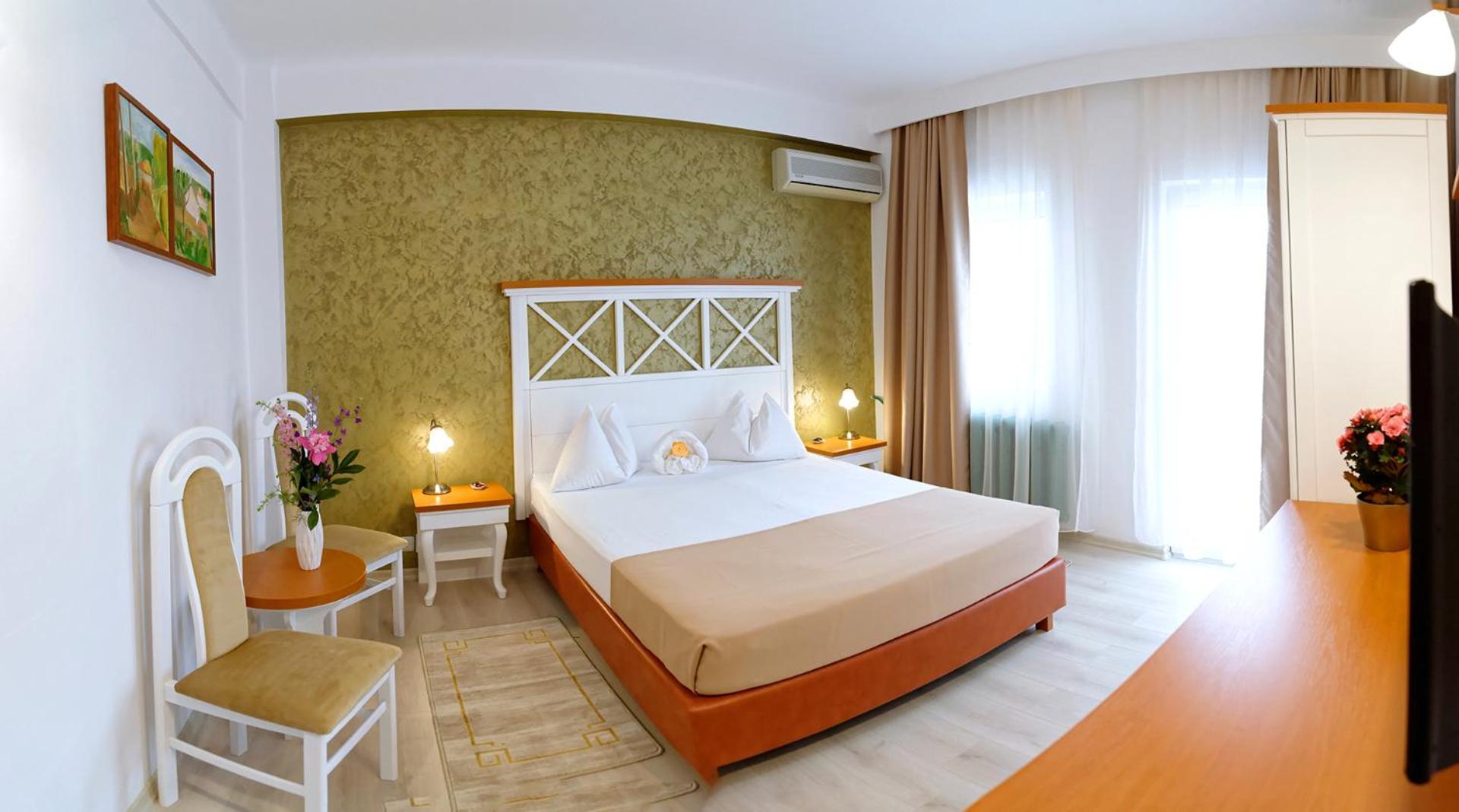 Double Room with large double bed and Sea View - Photo 1
