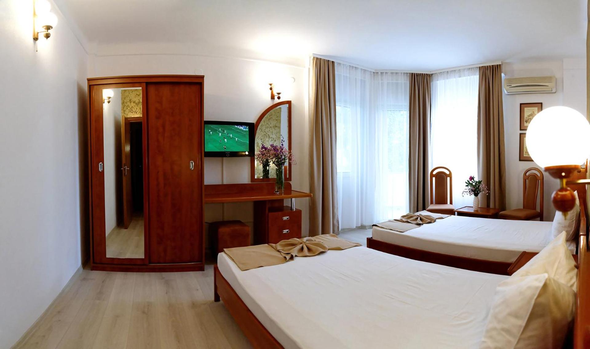 Twin Room - Photo 3