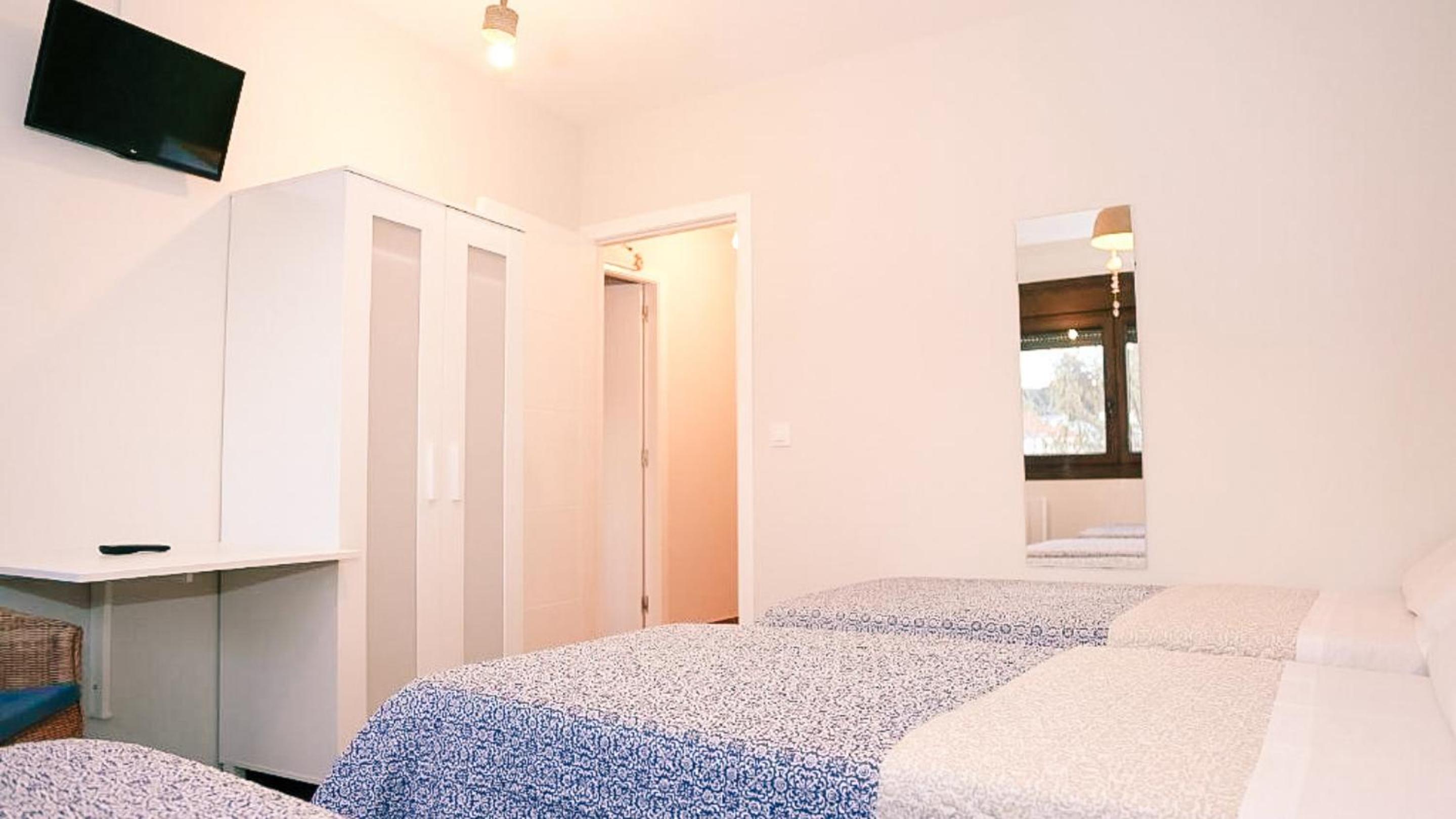 Triple Room With Shared Bathroom photo 3