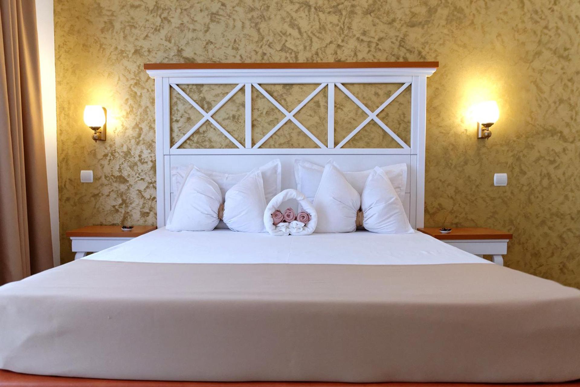Double Room with large double bed - Photo 5