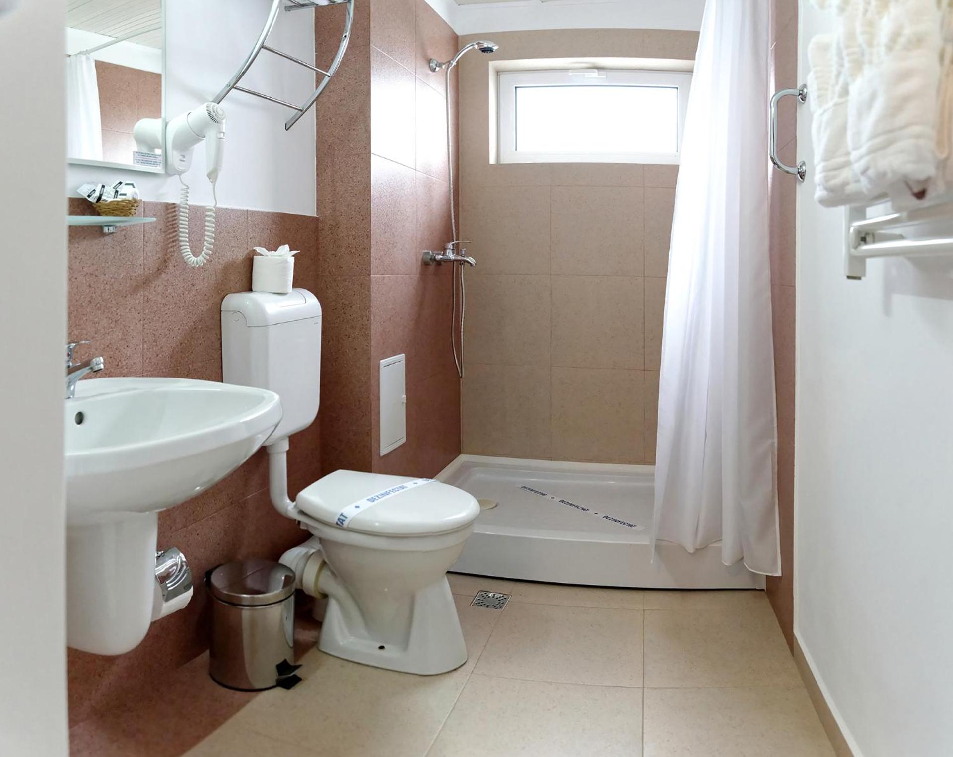 Double Room with large double bed and Sea View - Photo 16