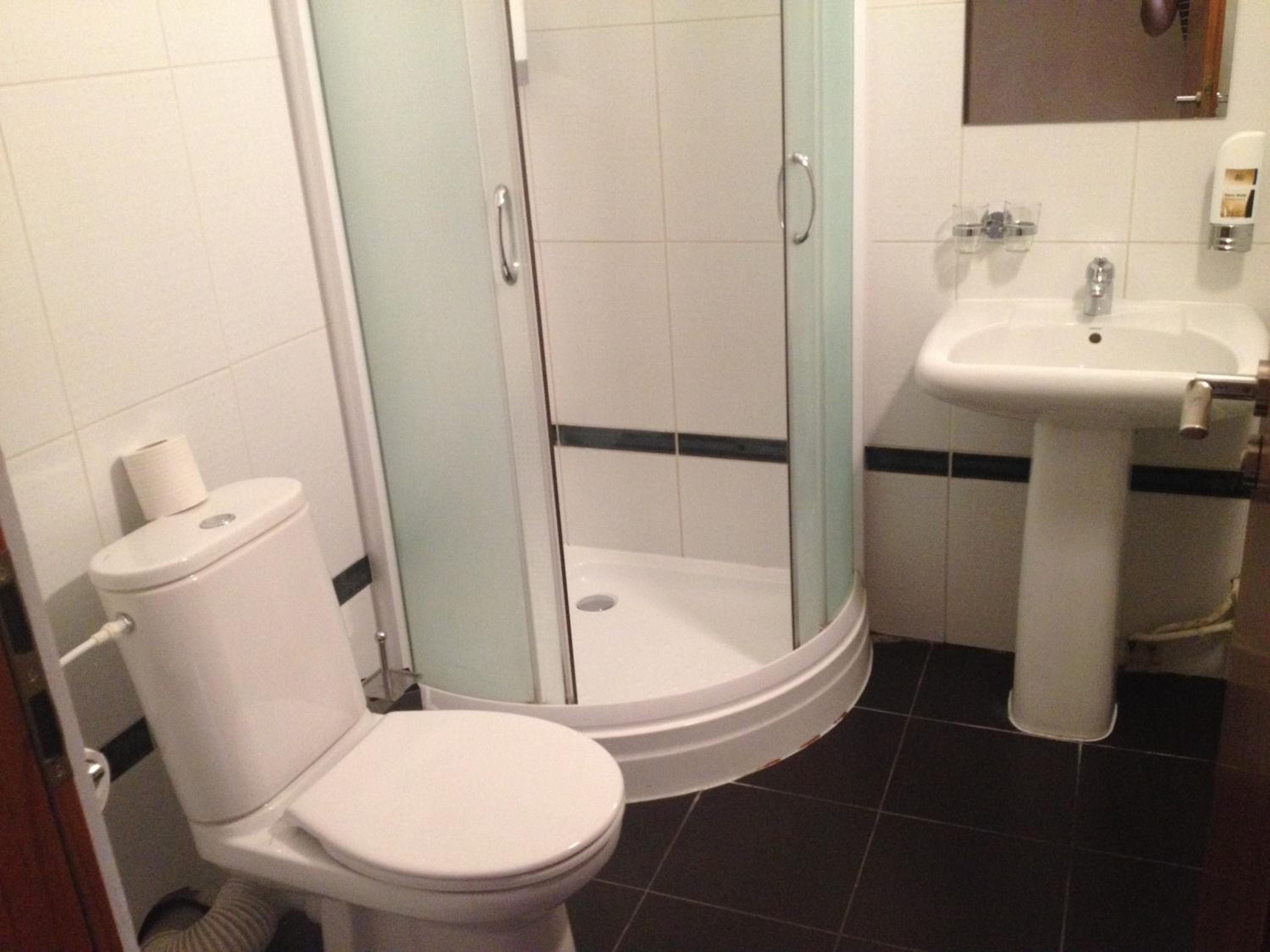 Twin Room - Photo 6