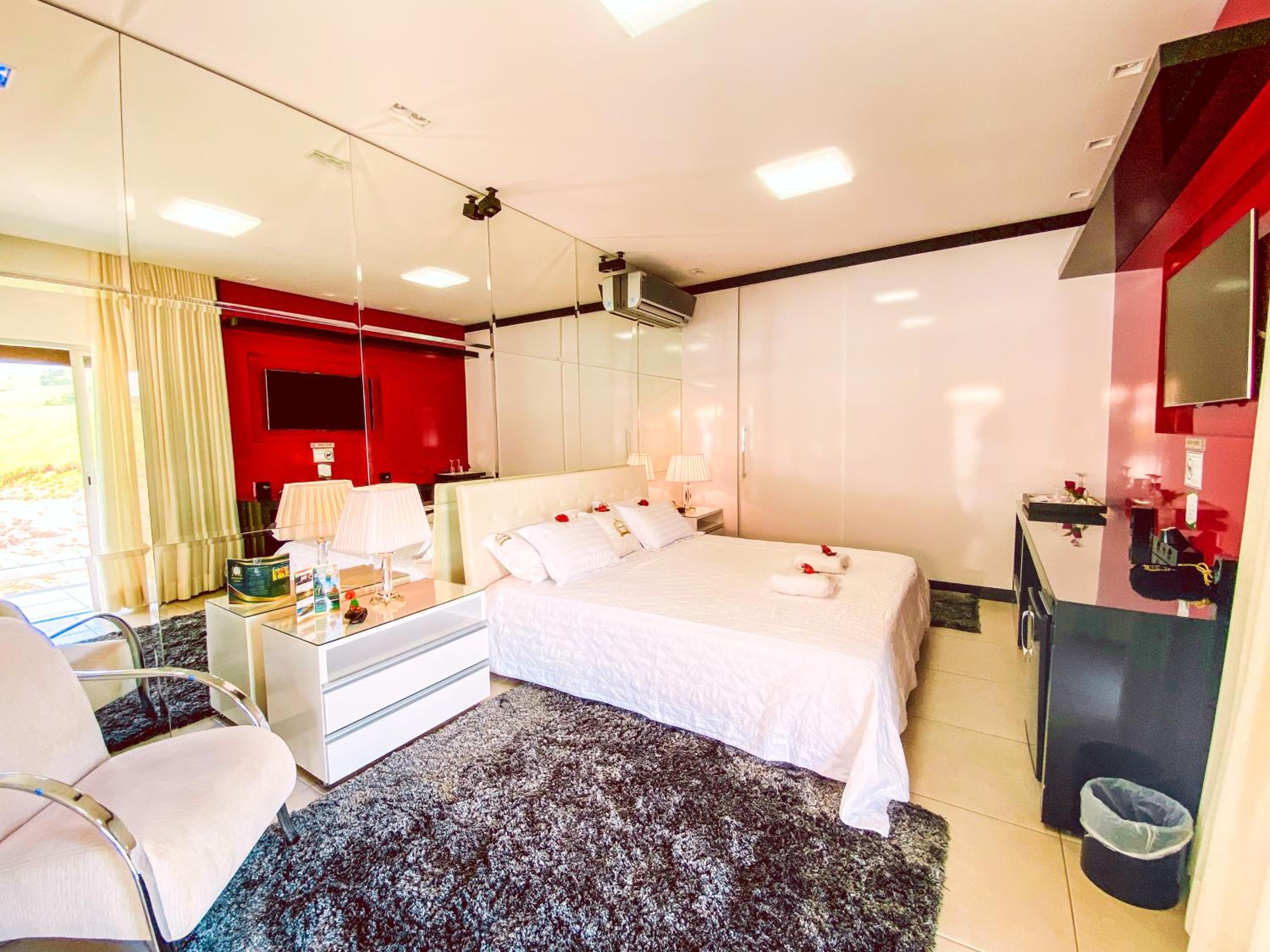 King Suite with Spa Bath photo 1