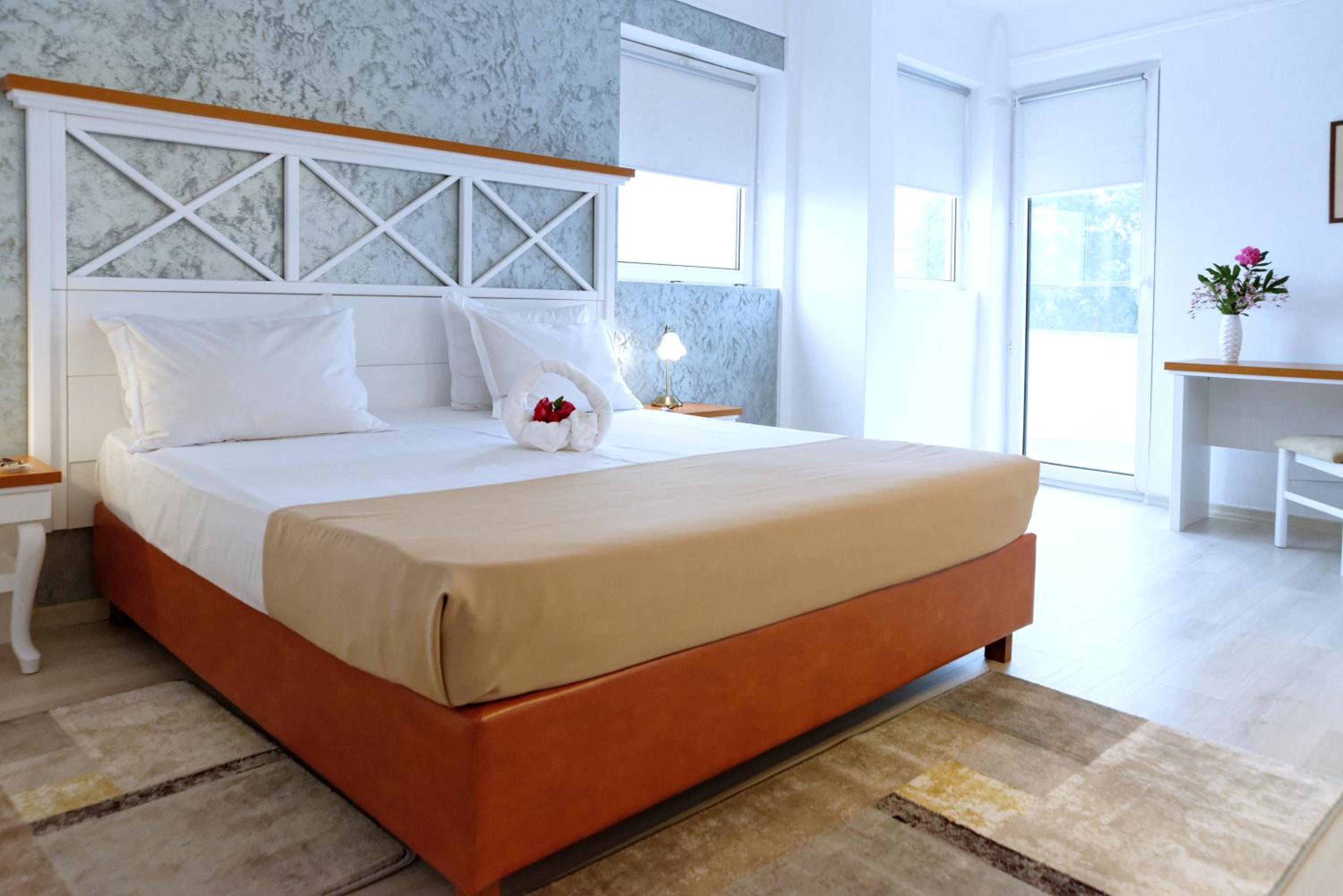 Double Room with large double bed and Sea View - Photo 10