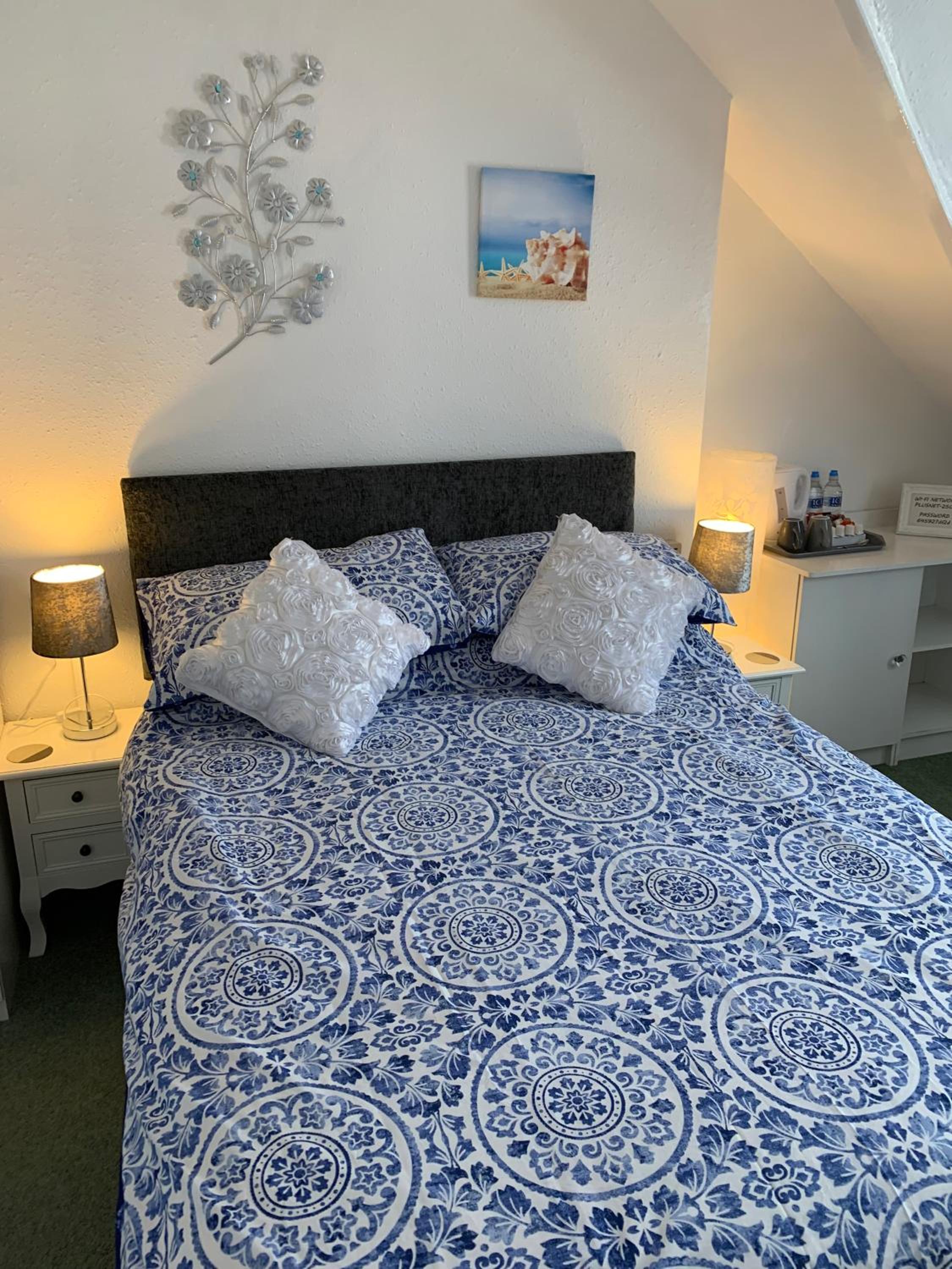 Standard Double Room - Photo 13