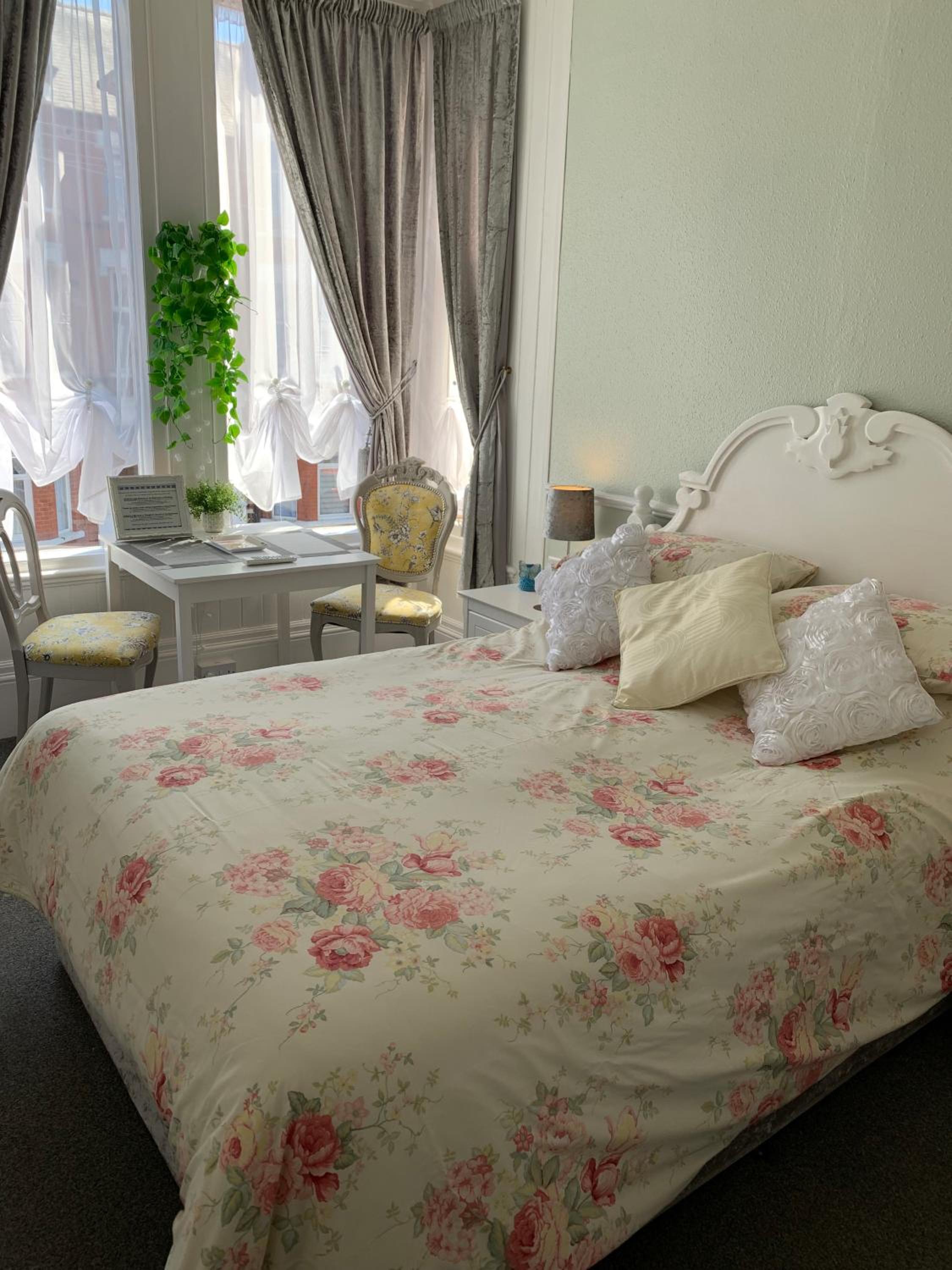Double Room with Private Bathroom photo 3
