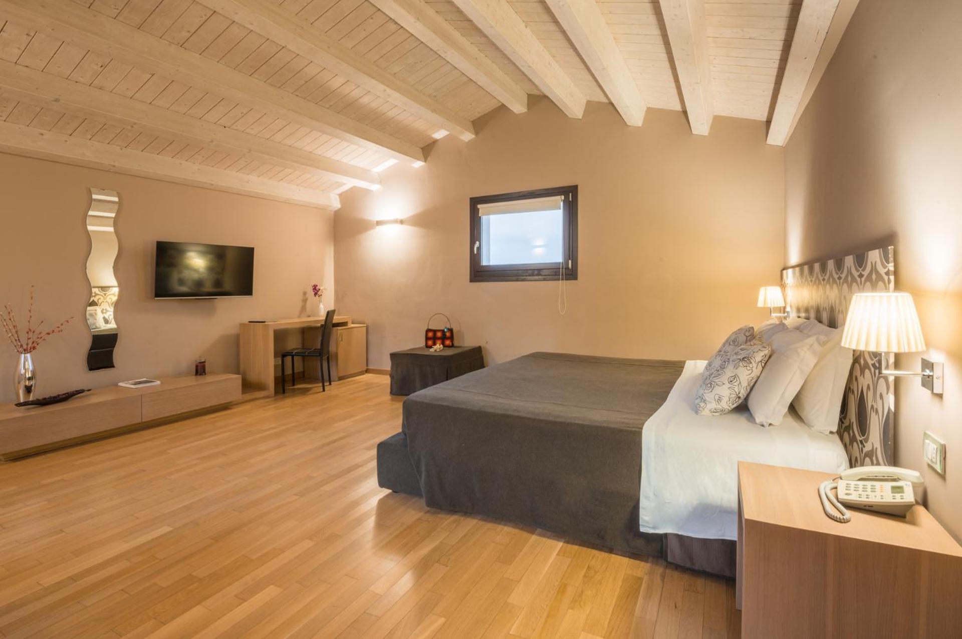 Superior Double Room - Photo 16