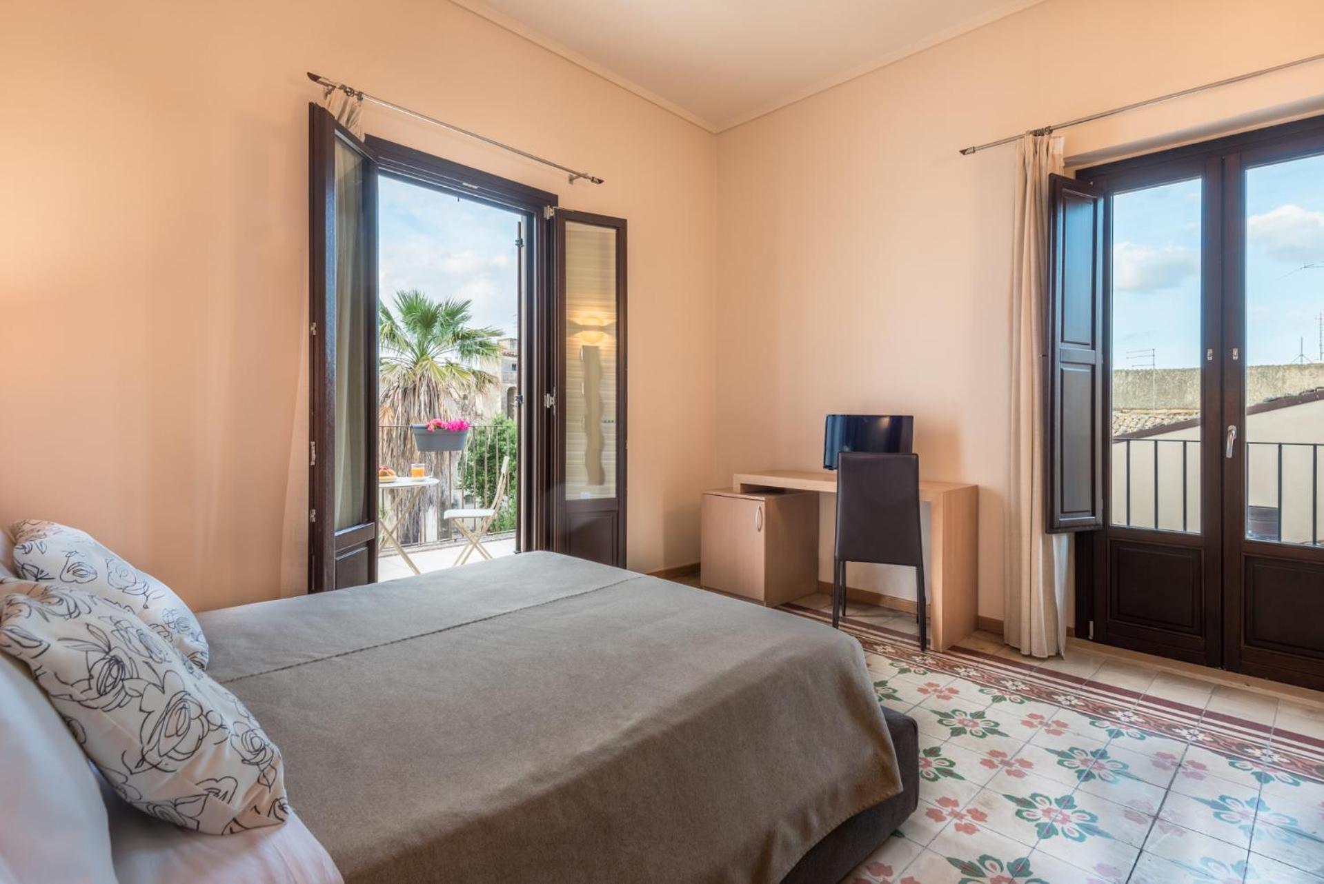 Standard Double or Twin Room - Photo 23
