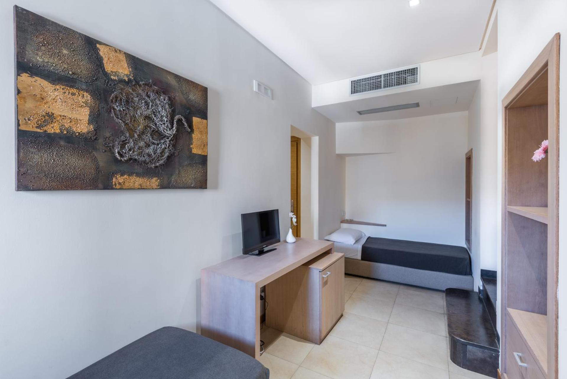 Standard Double or Twin Room - Photo 14