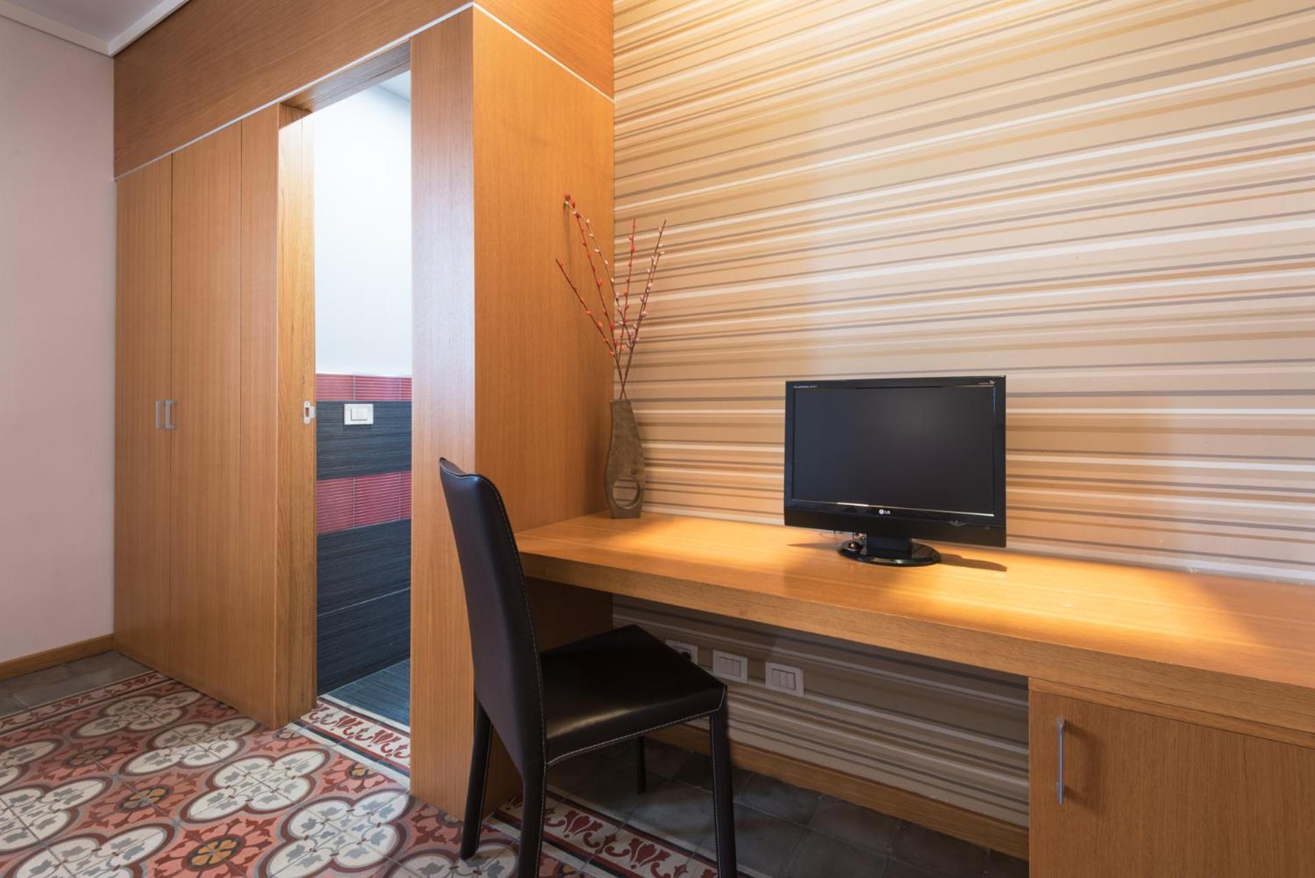 Standard Double or Twin Room - Photo 8