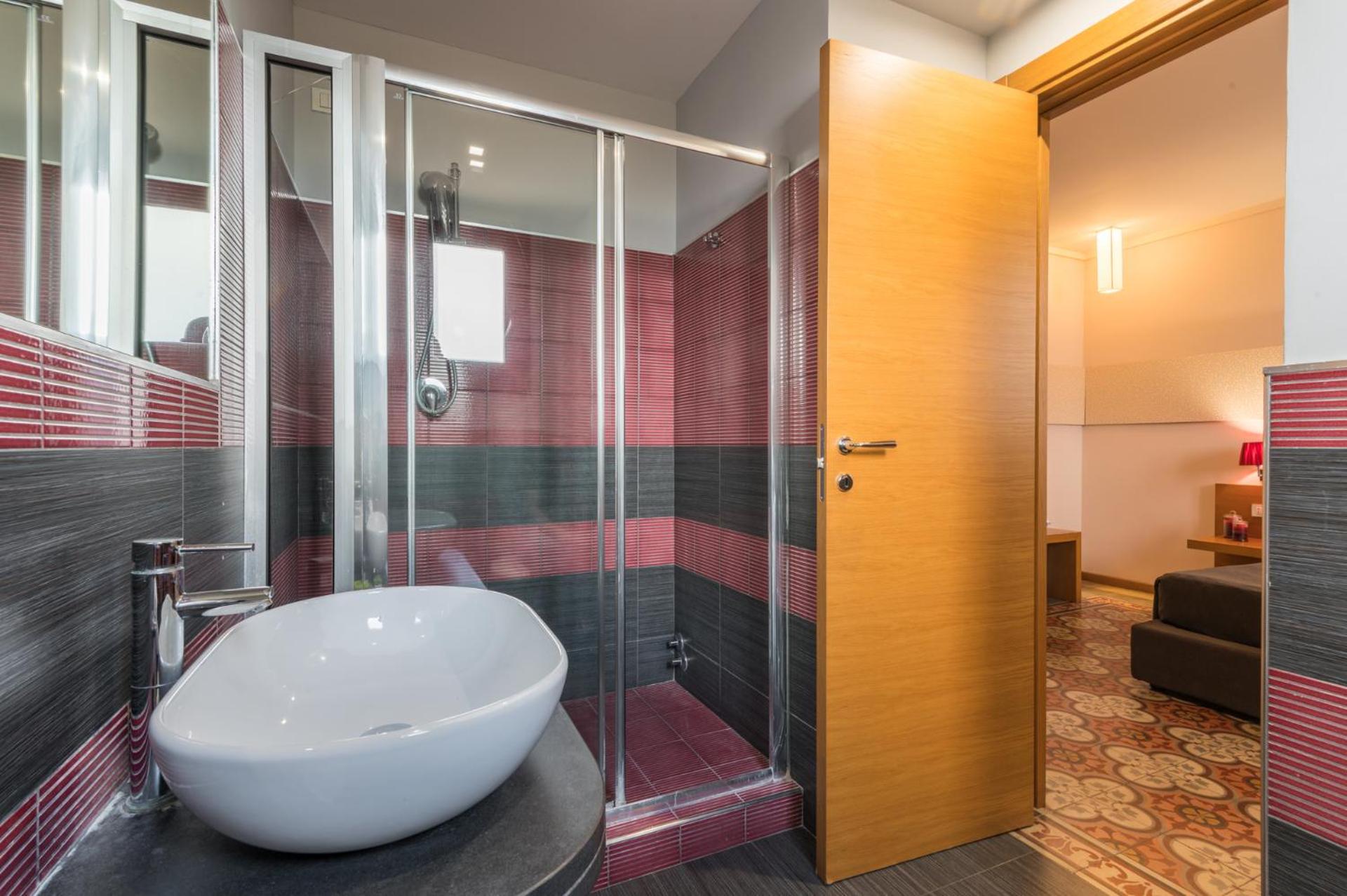 Standard Double or Twin Room - Photo 4