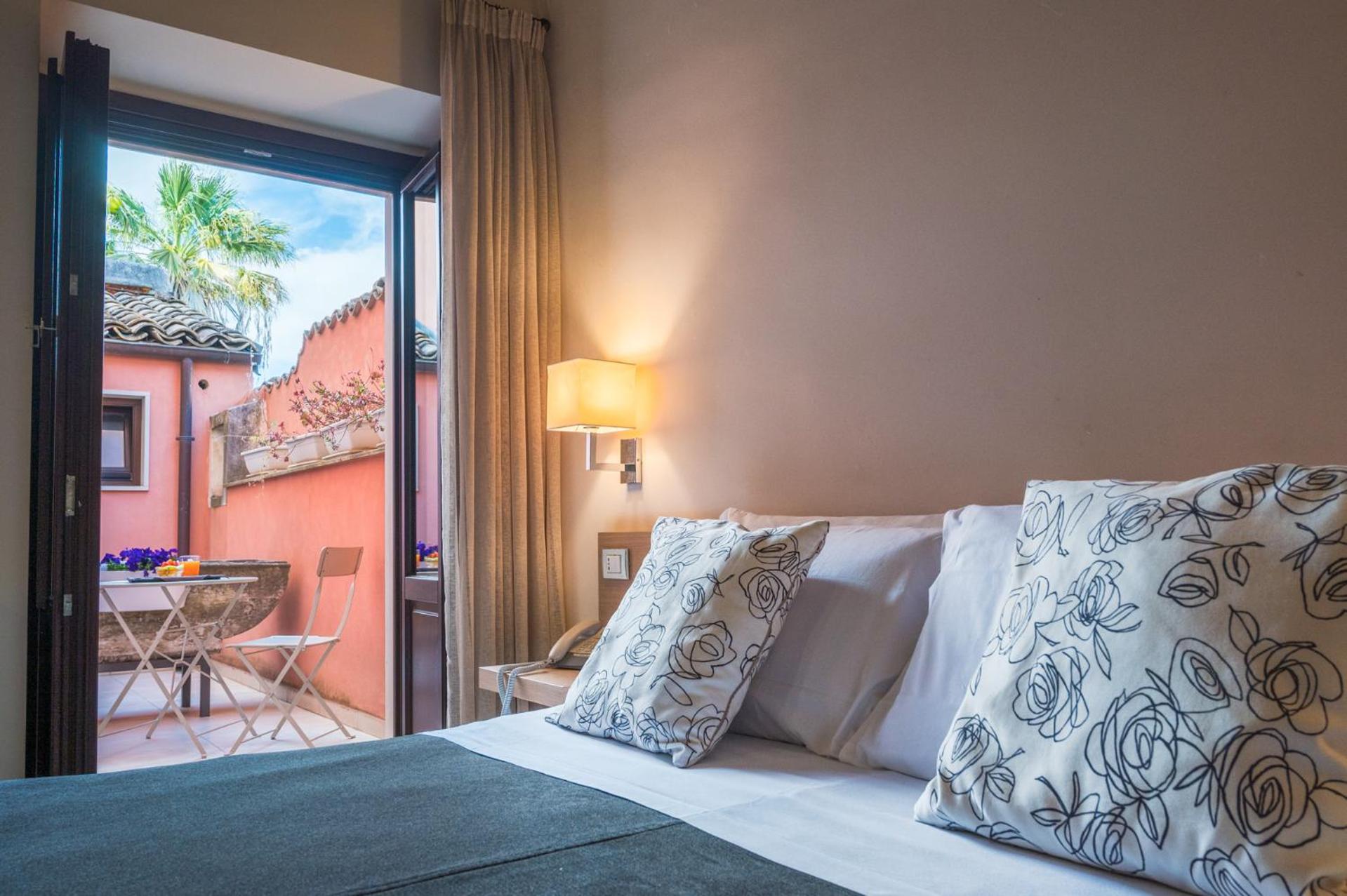 Standard Double or Twin Room - Photo 5