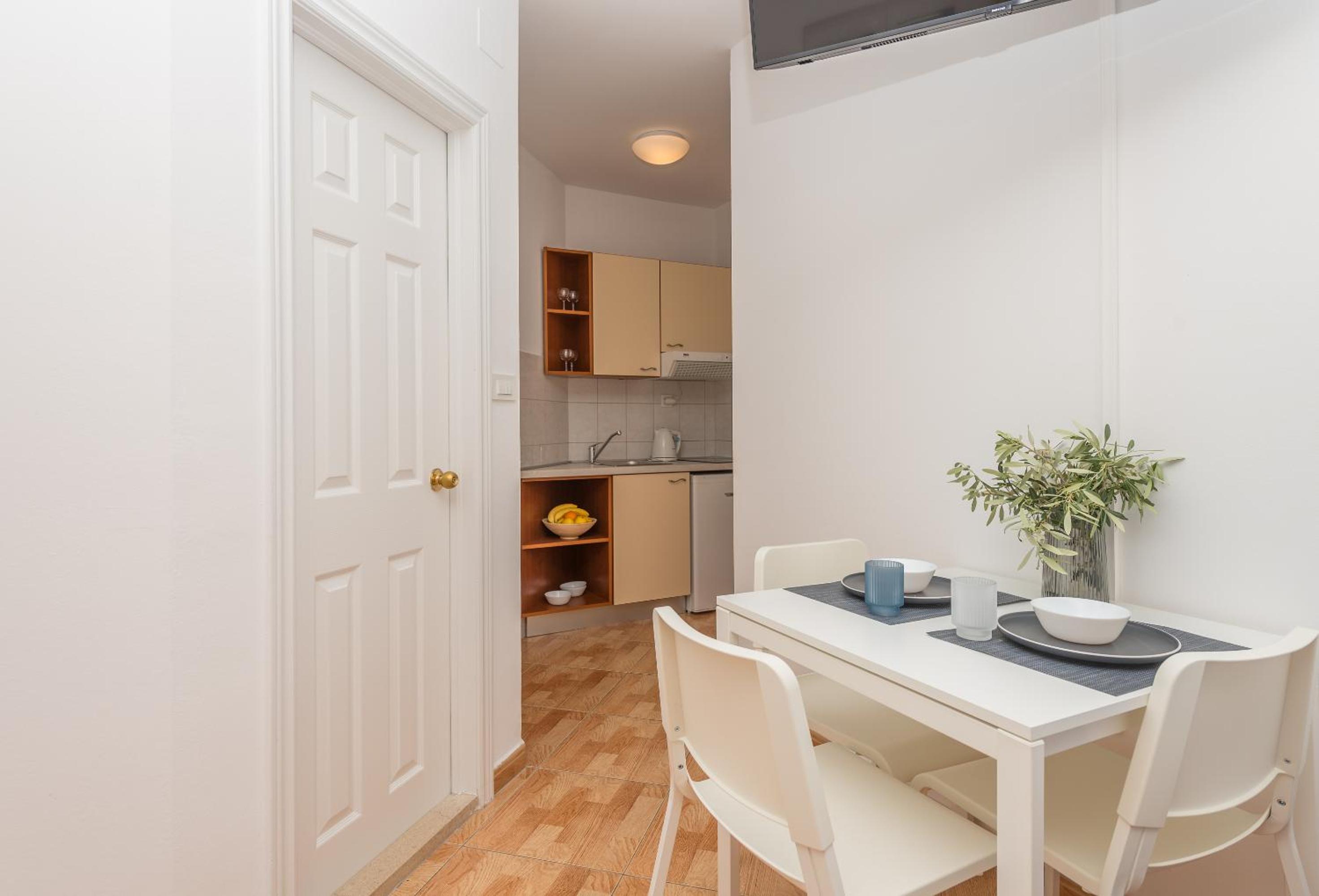 Studio Apartment with Sea View no.1