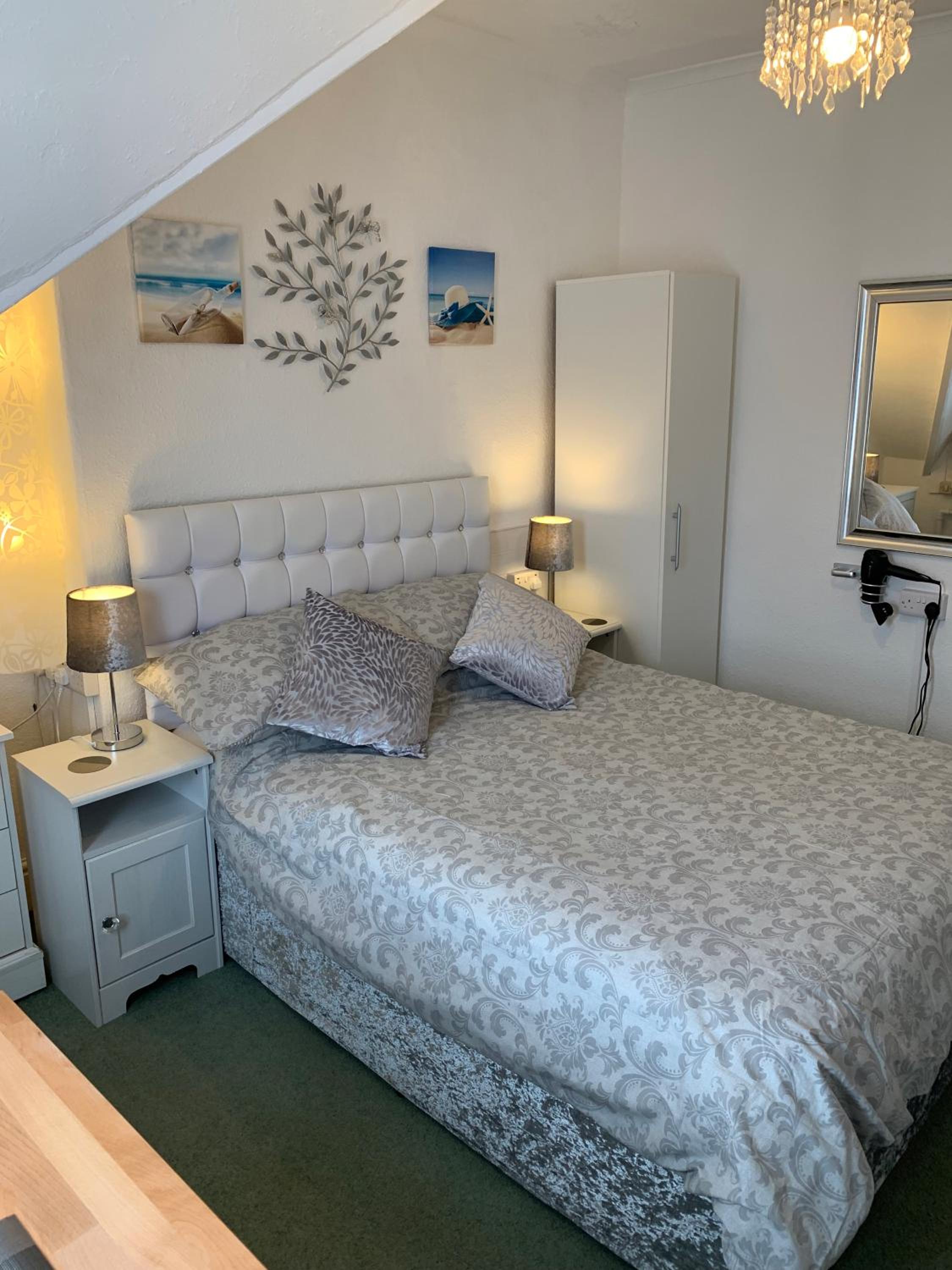 Standard Double Room - Photo 8